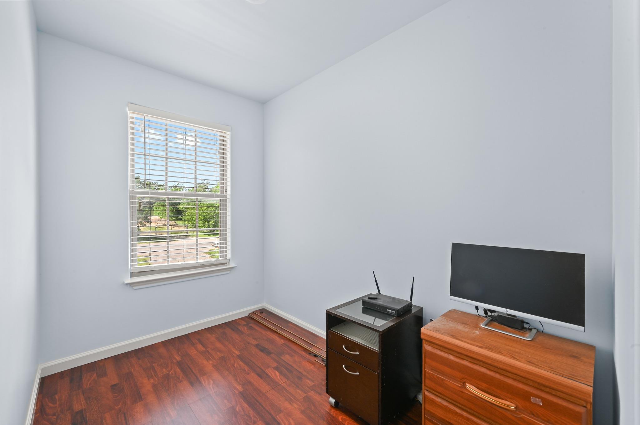 330 Howard Ln Property Photo 17