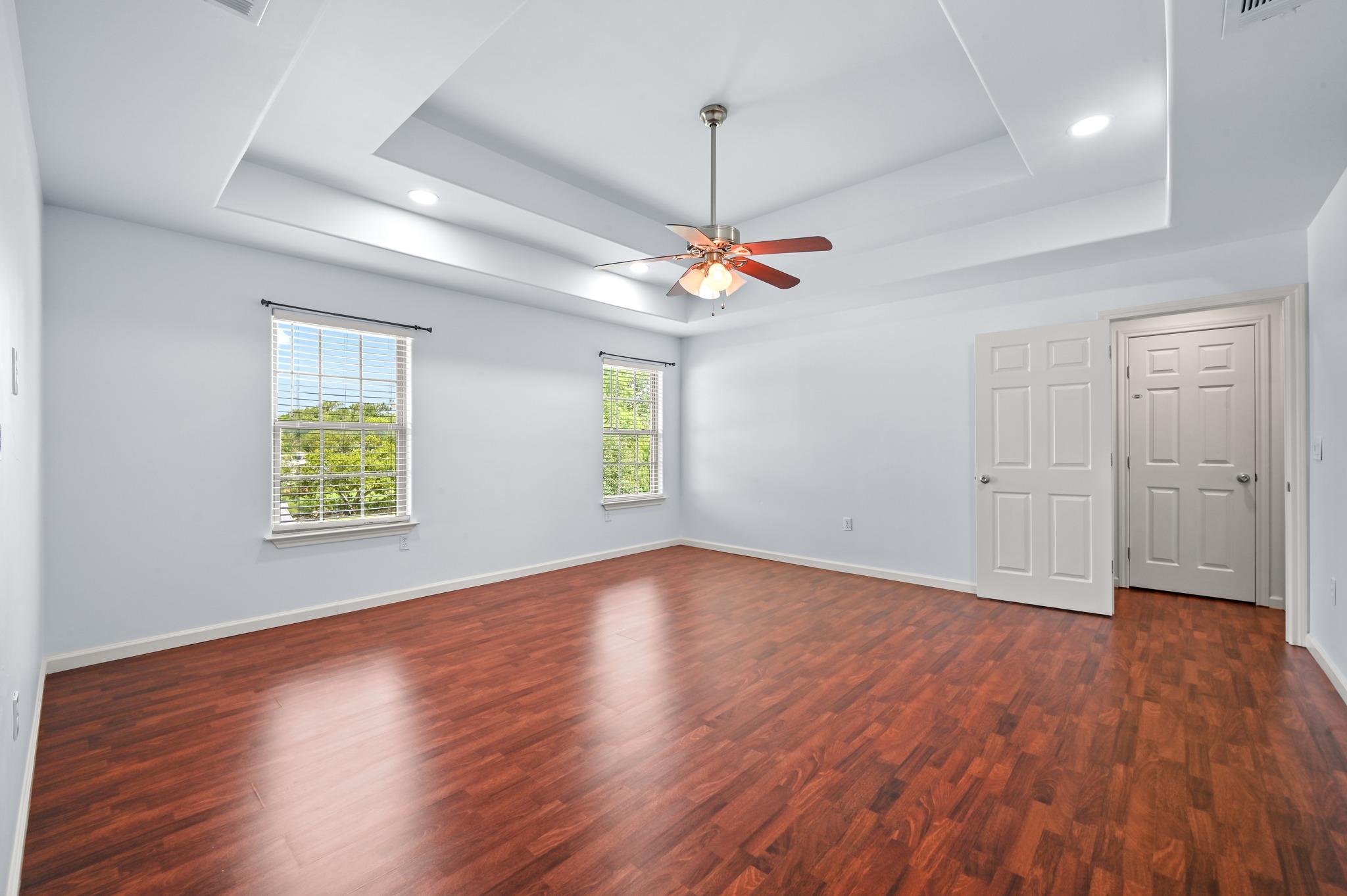 330 Howard Ln Property Photo 18