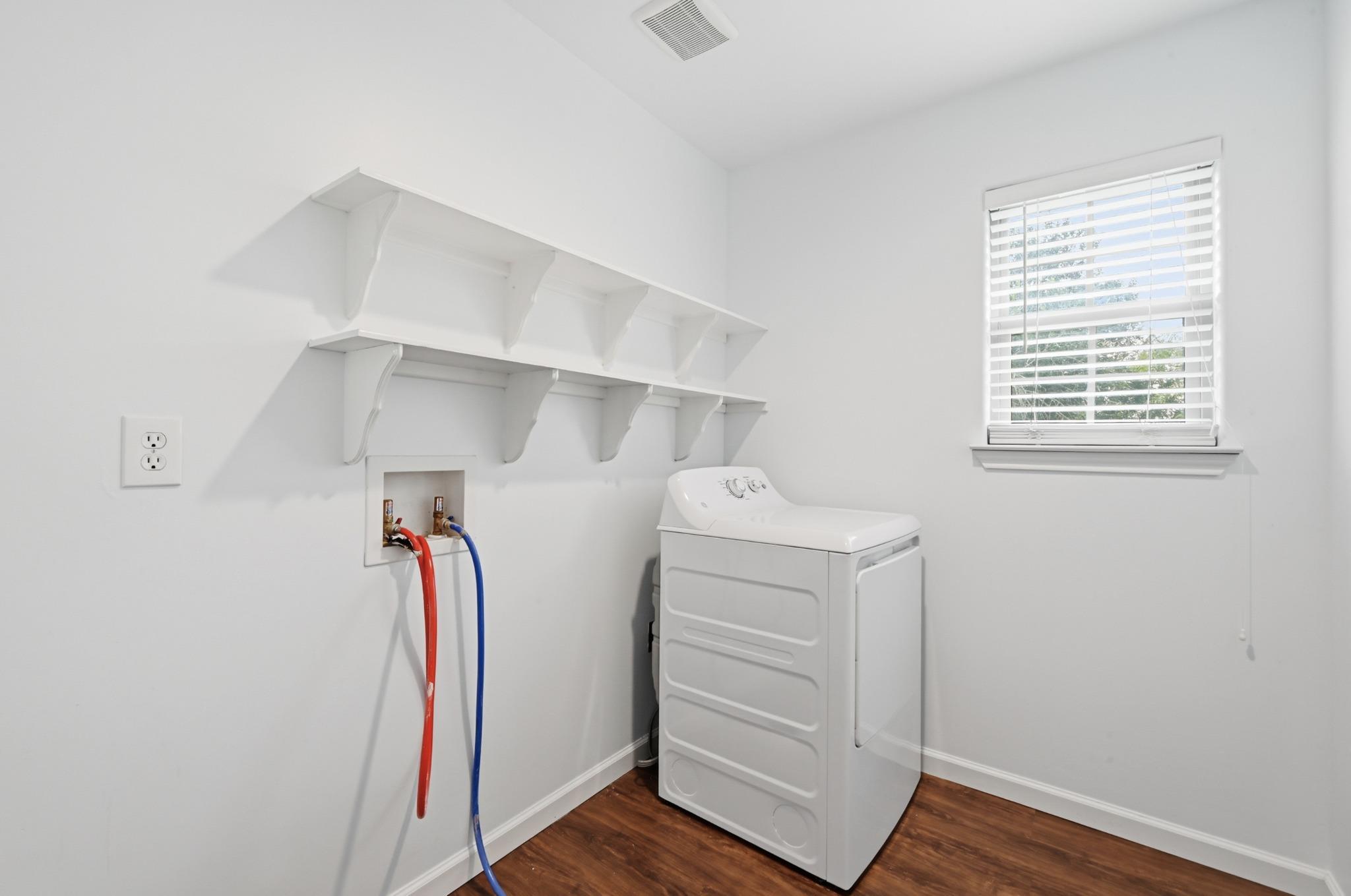 330 Howard Ln Property Photo 28