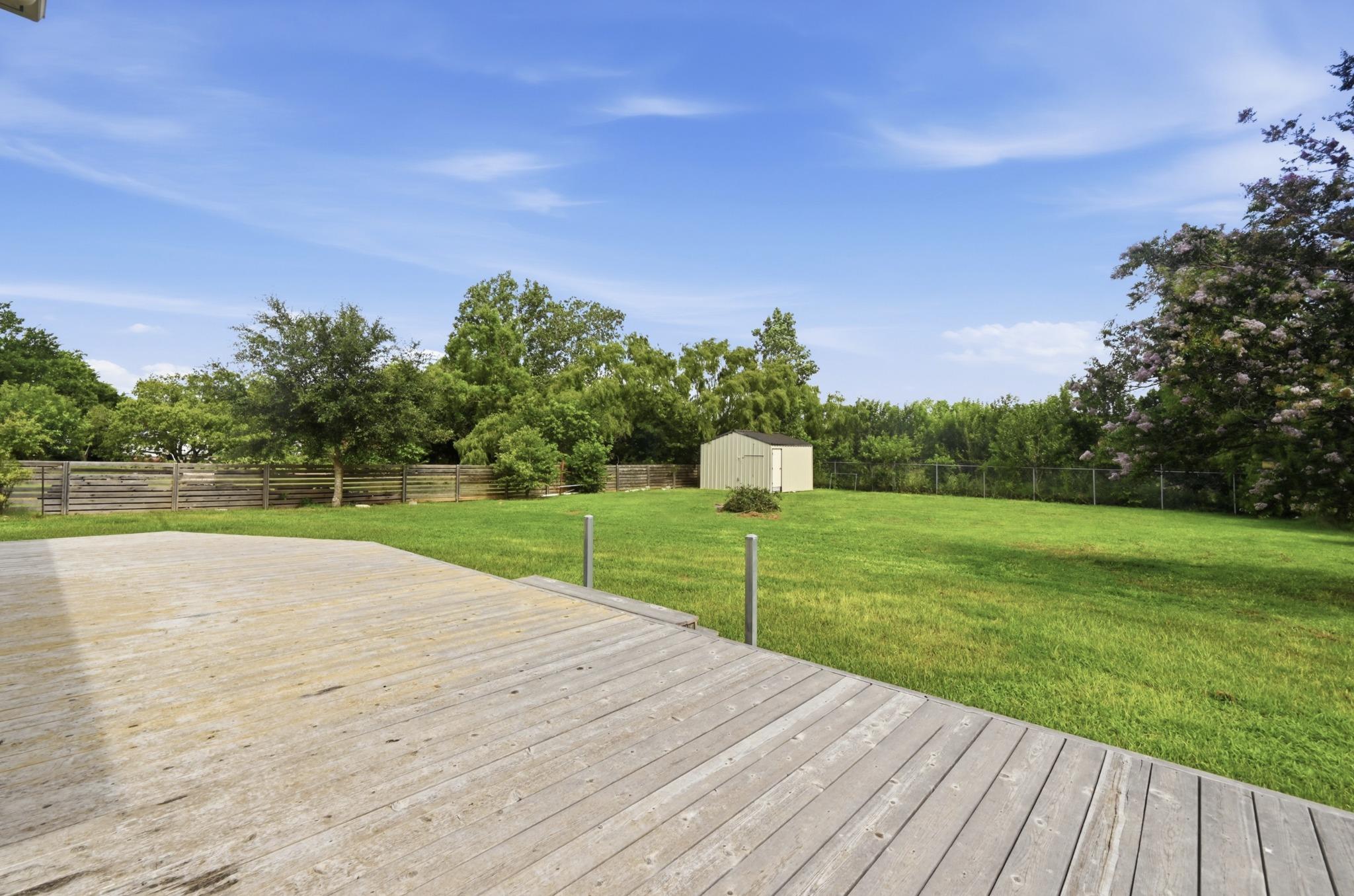 330 Howard Ln Property Photo 29