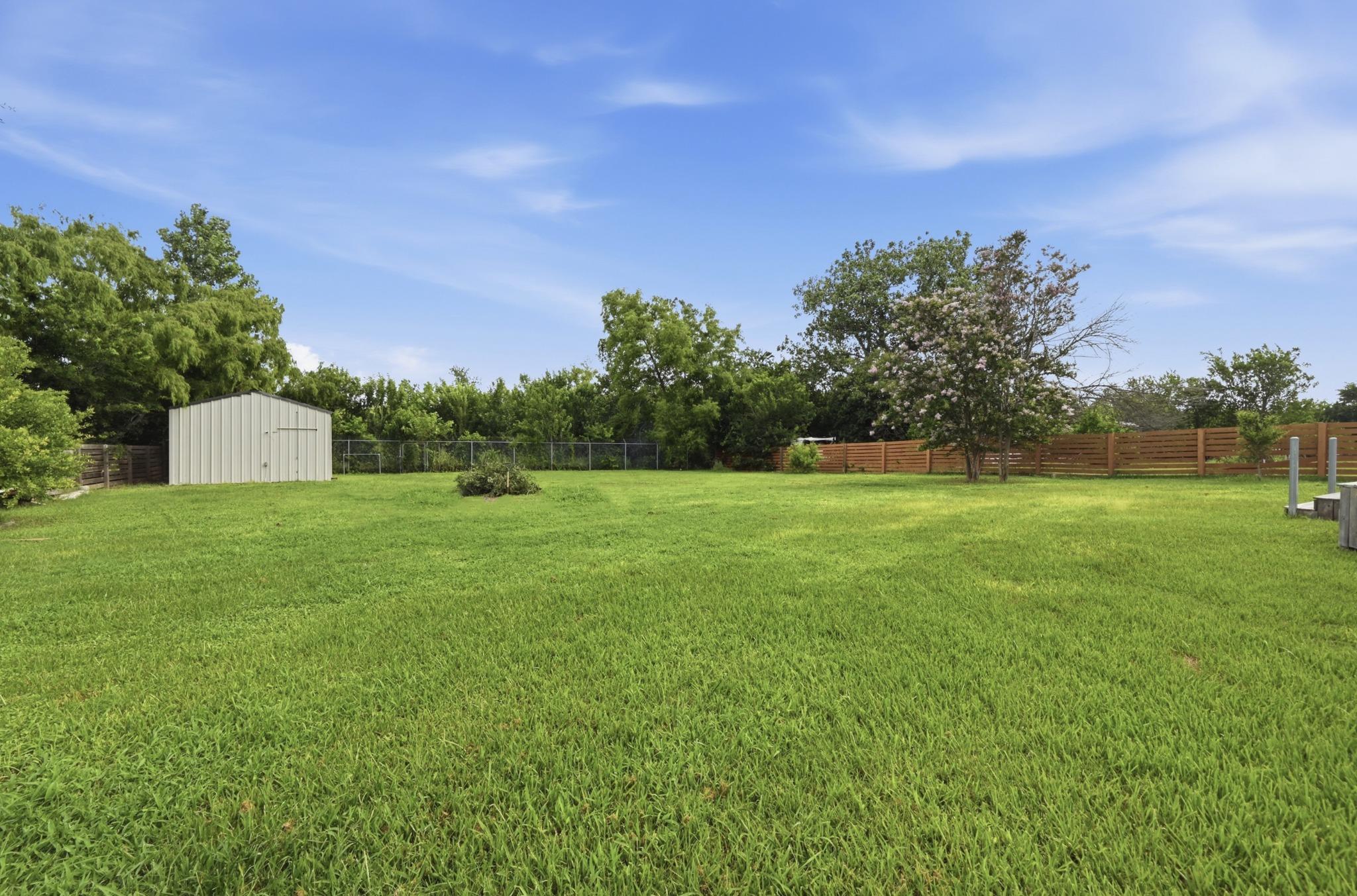 330 Howard Ln Property Photo 31