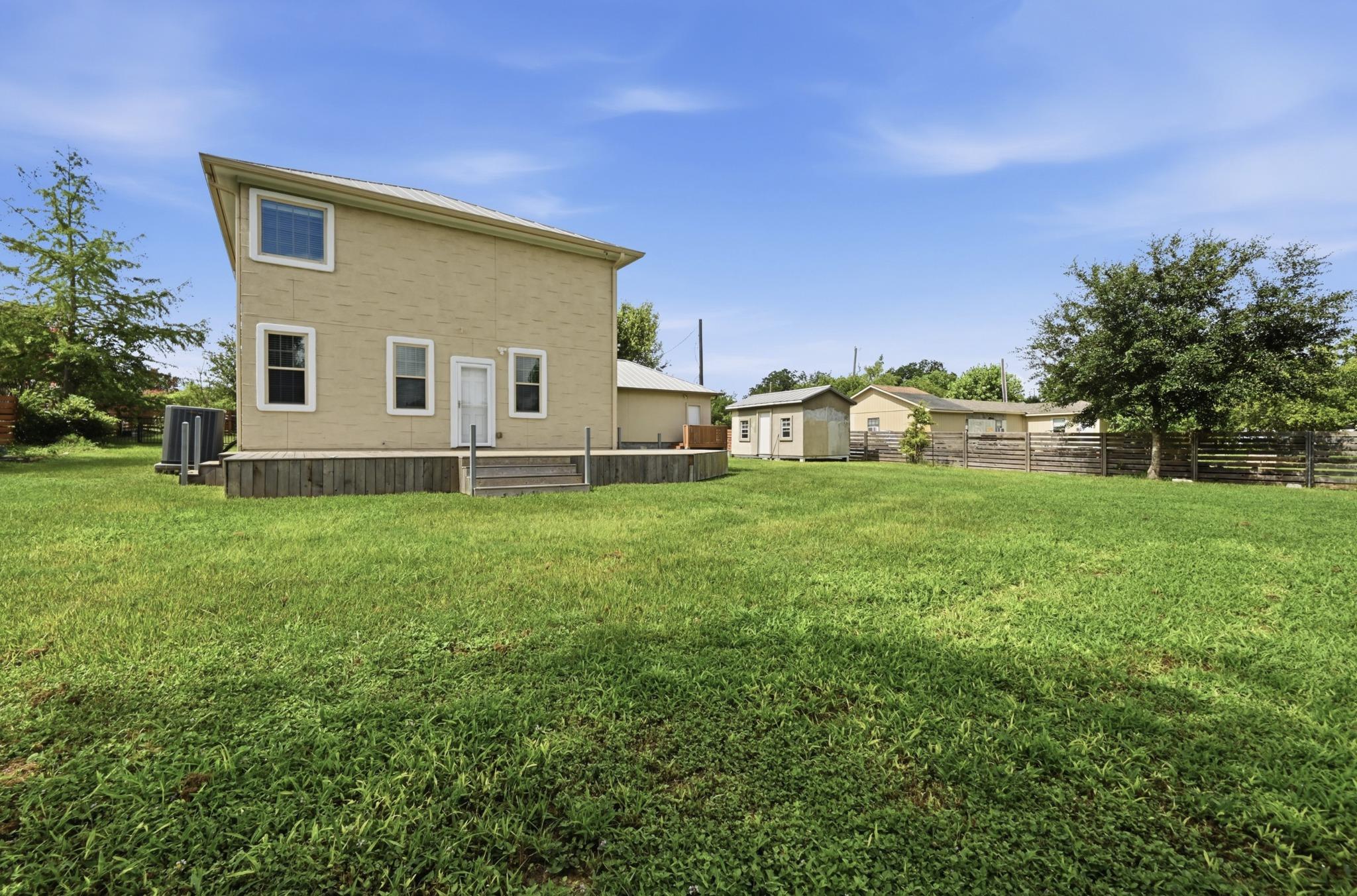 330 Howard Ln Property Photo 33