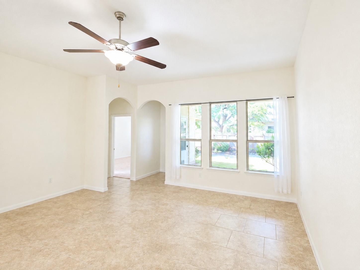 615 Linares Ln Property Photo 4