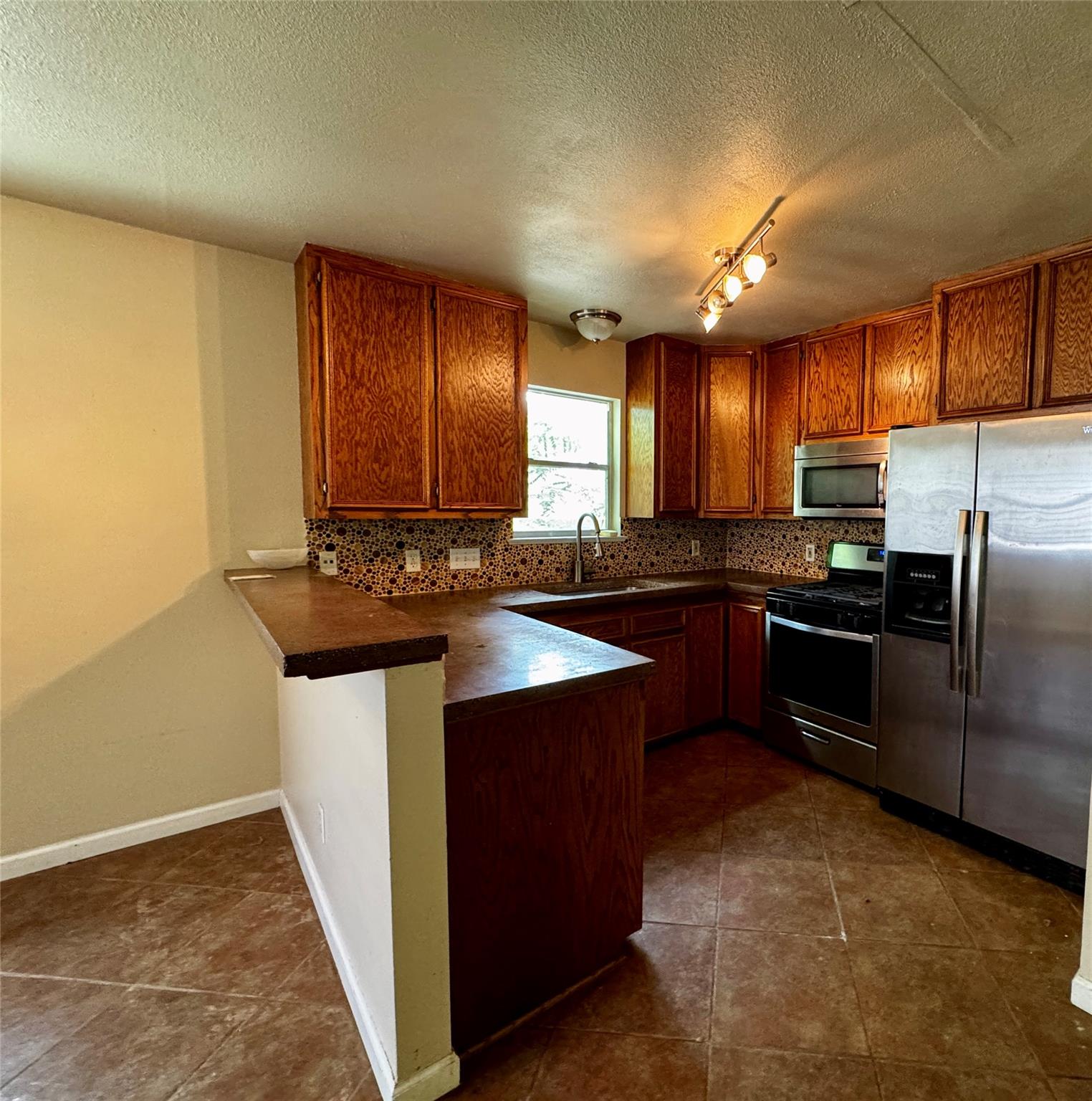 8013 Lazy Ln #b Property Photo 6