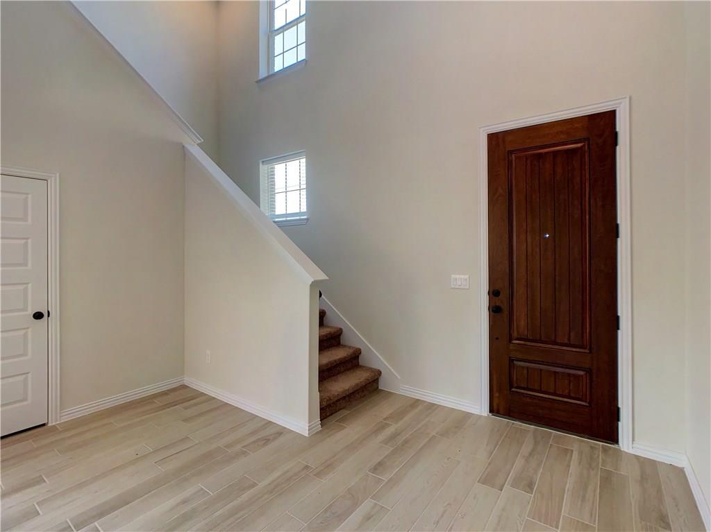 2304 La Mirada St Property Photo 4