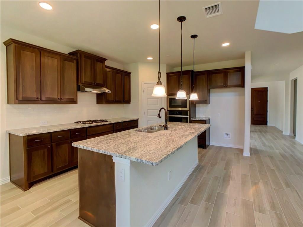2304 La Mirada St Property Photo 7