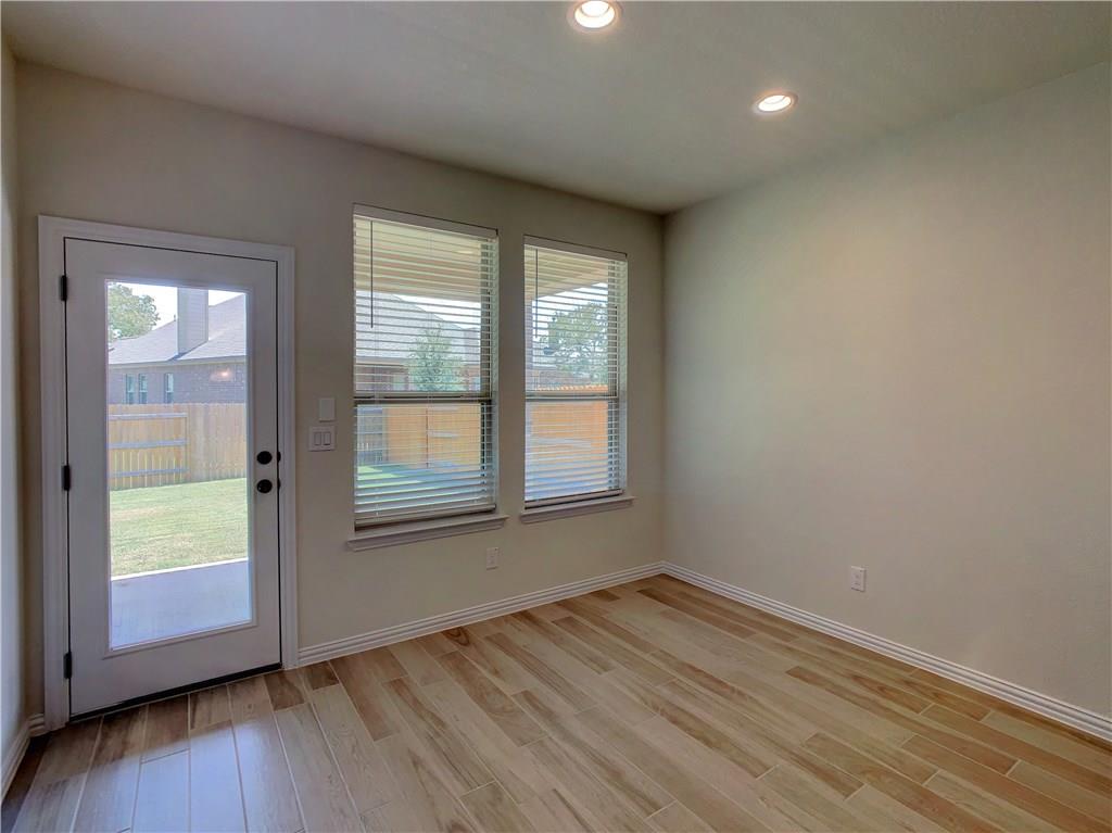 2304 La Mirada St Property Photo 9
