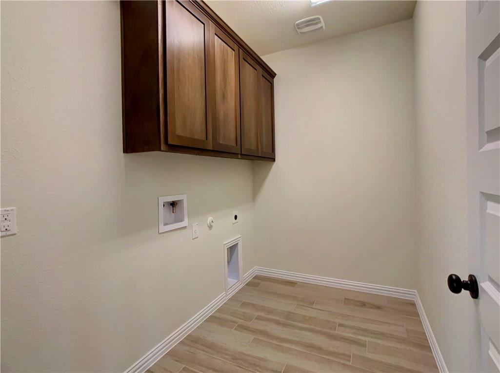 2304 La Mirada St Property Photo 12