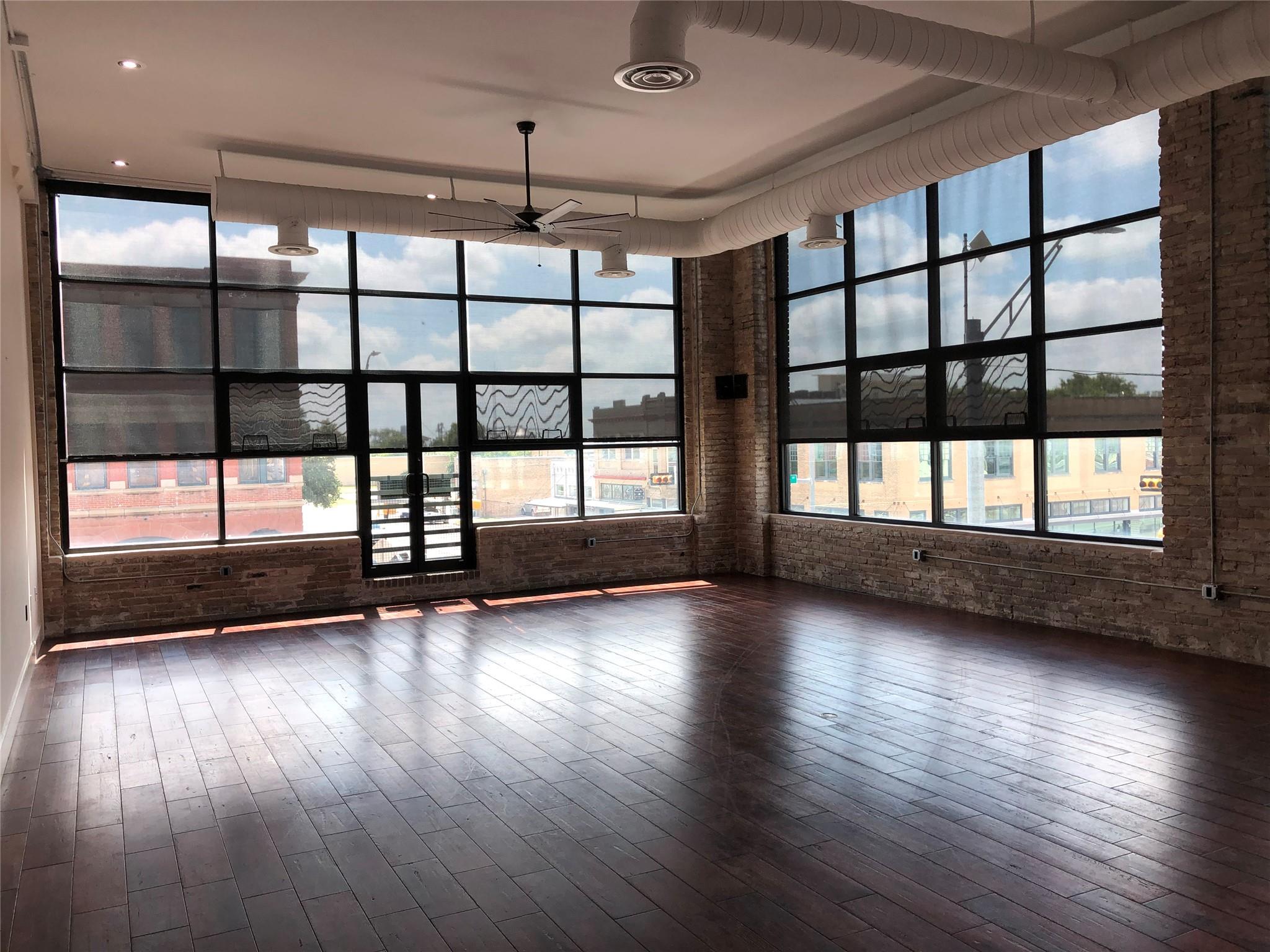 110 W 2nd St #loft B Property Photo 1