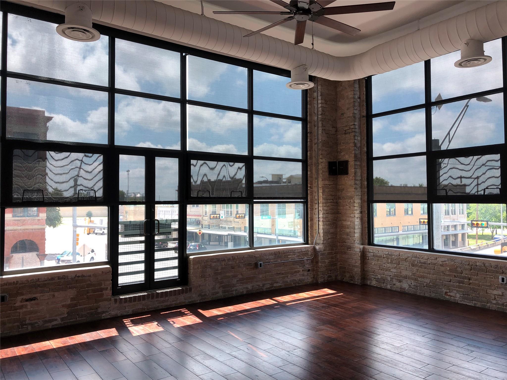 110 W 2nd St #loft B Property Photo 2