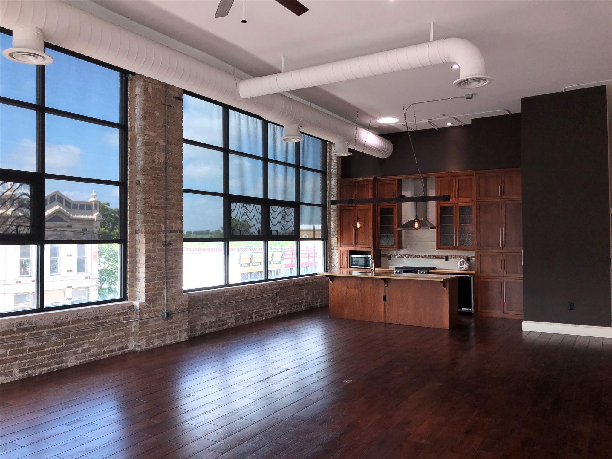 110 W 2nd St #loft B Property Photo 3