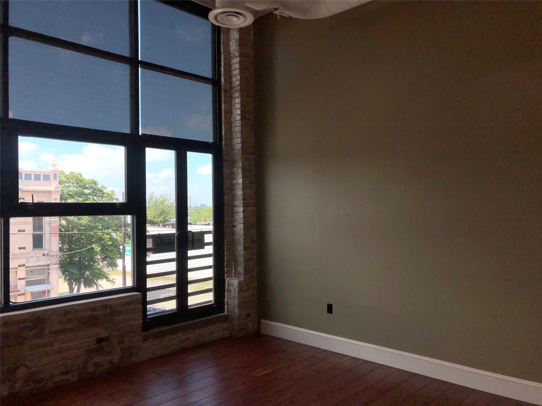110 W 2nd St #loft B Property Photo 7