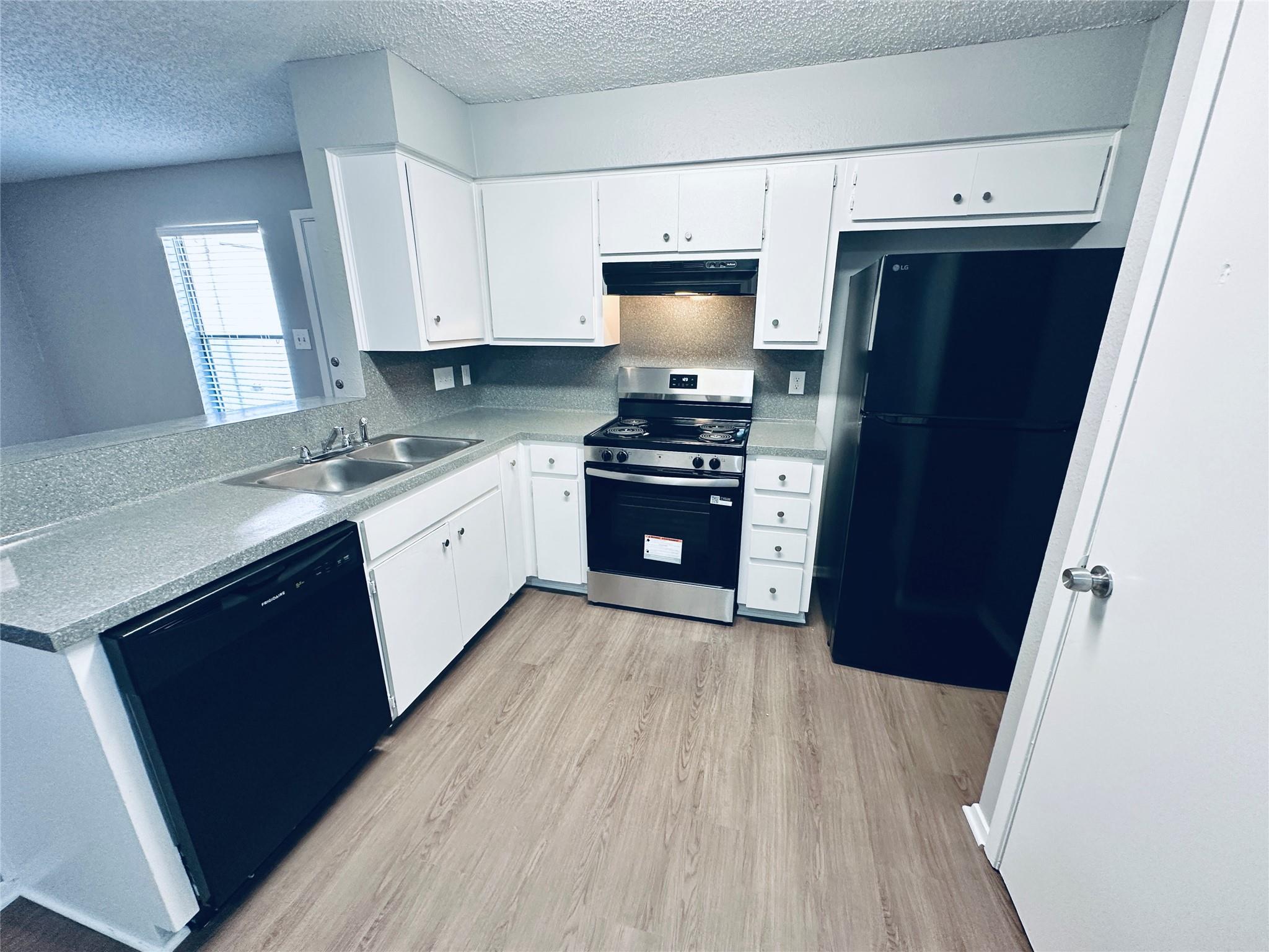 5500 Rose Hill Cir #a Property Photo 3