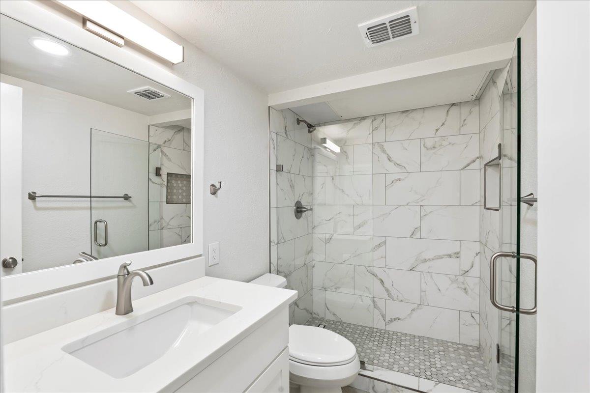505 W 7th St #313 Property Photo 16