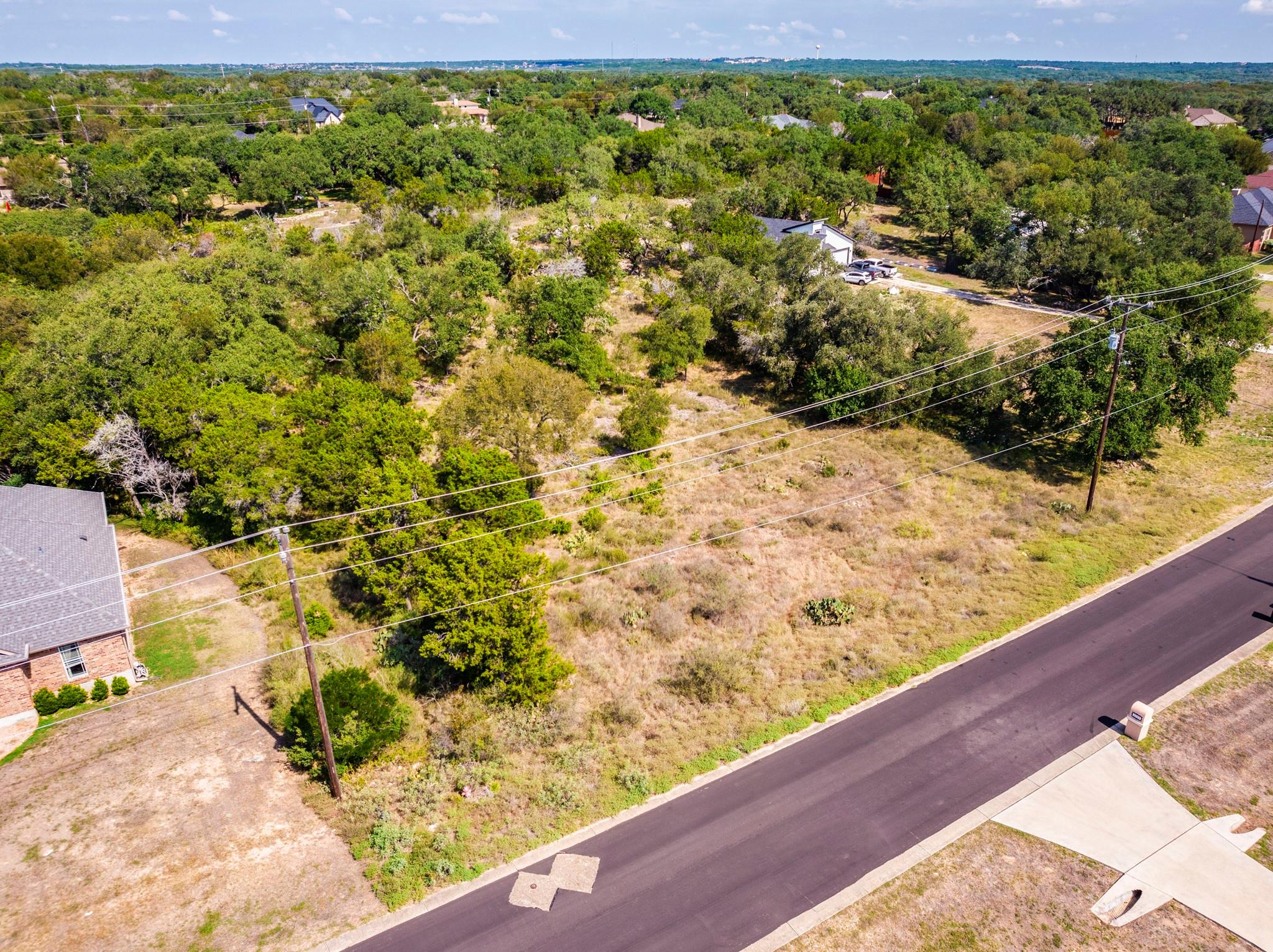 2722 Leslie Ln Property Photo 2