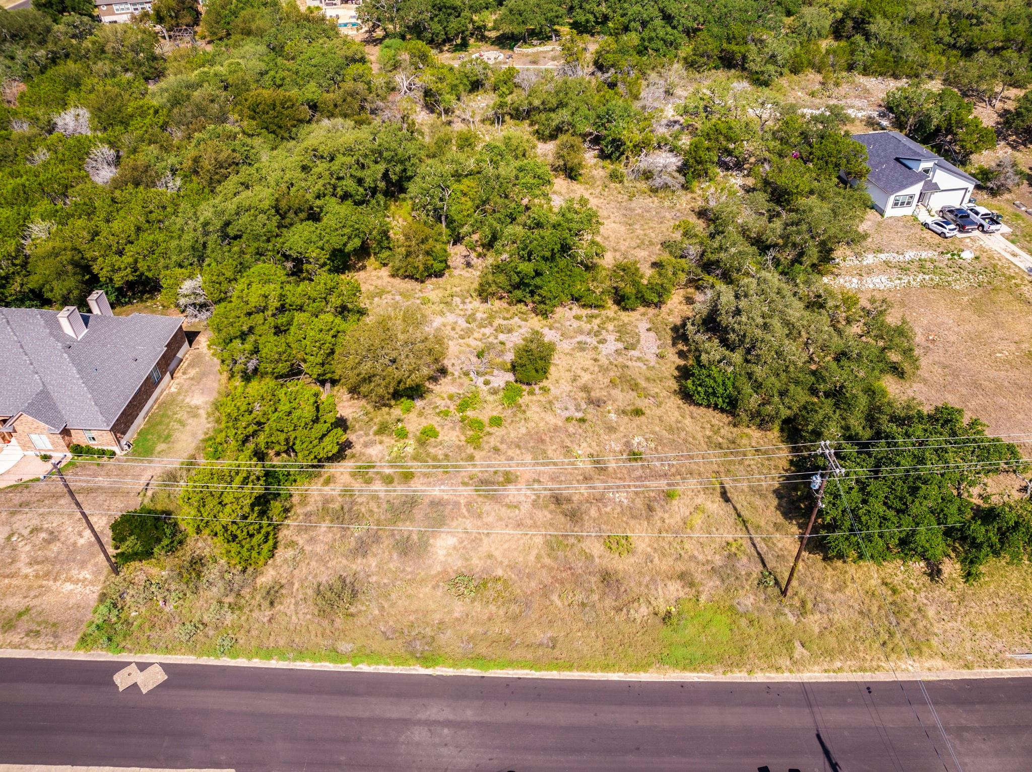 2722 Leslie Ln Property Photo 3