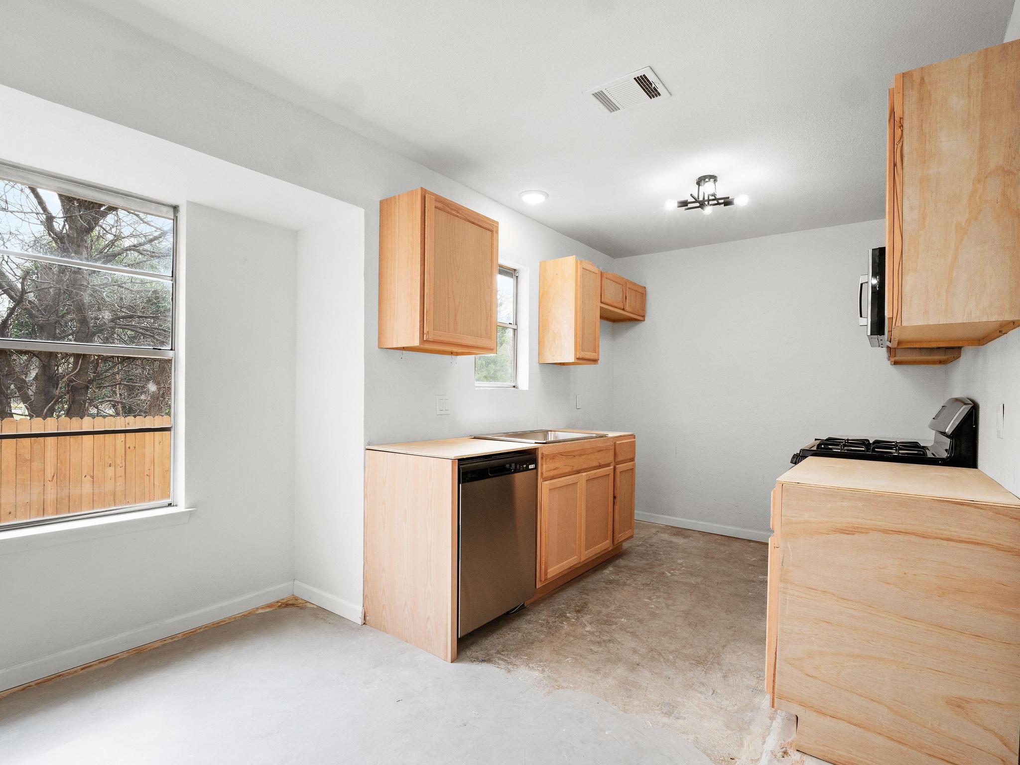 7003 Castlekeep Way Property Photo 9