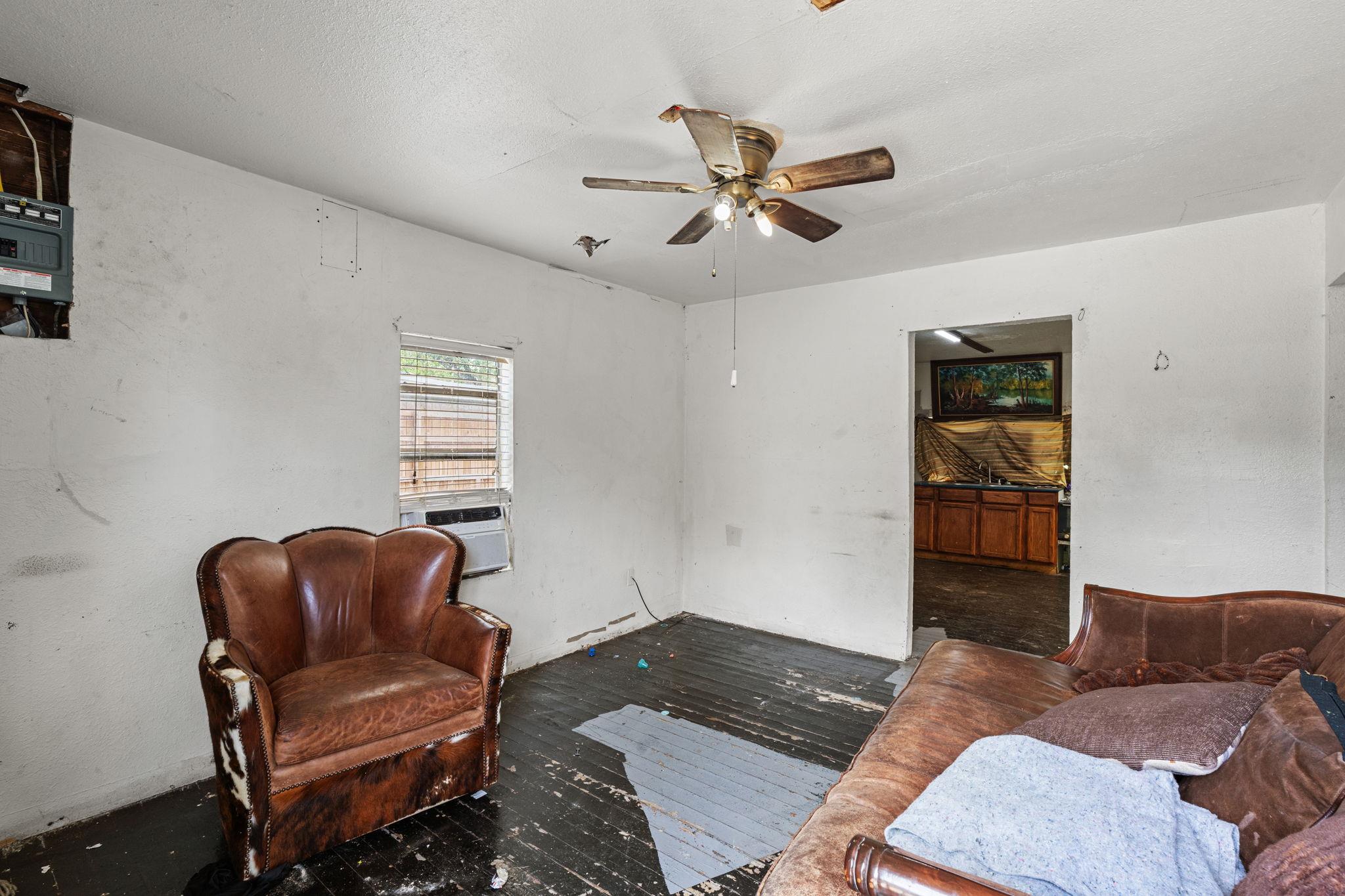 1130 Gravel St Property Photo 4