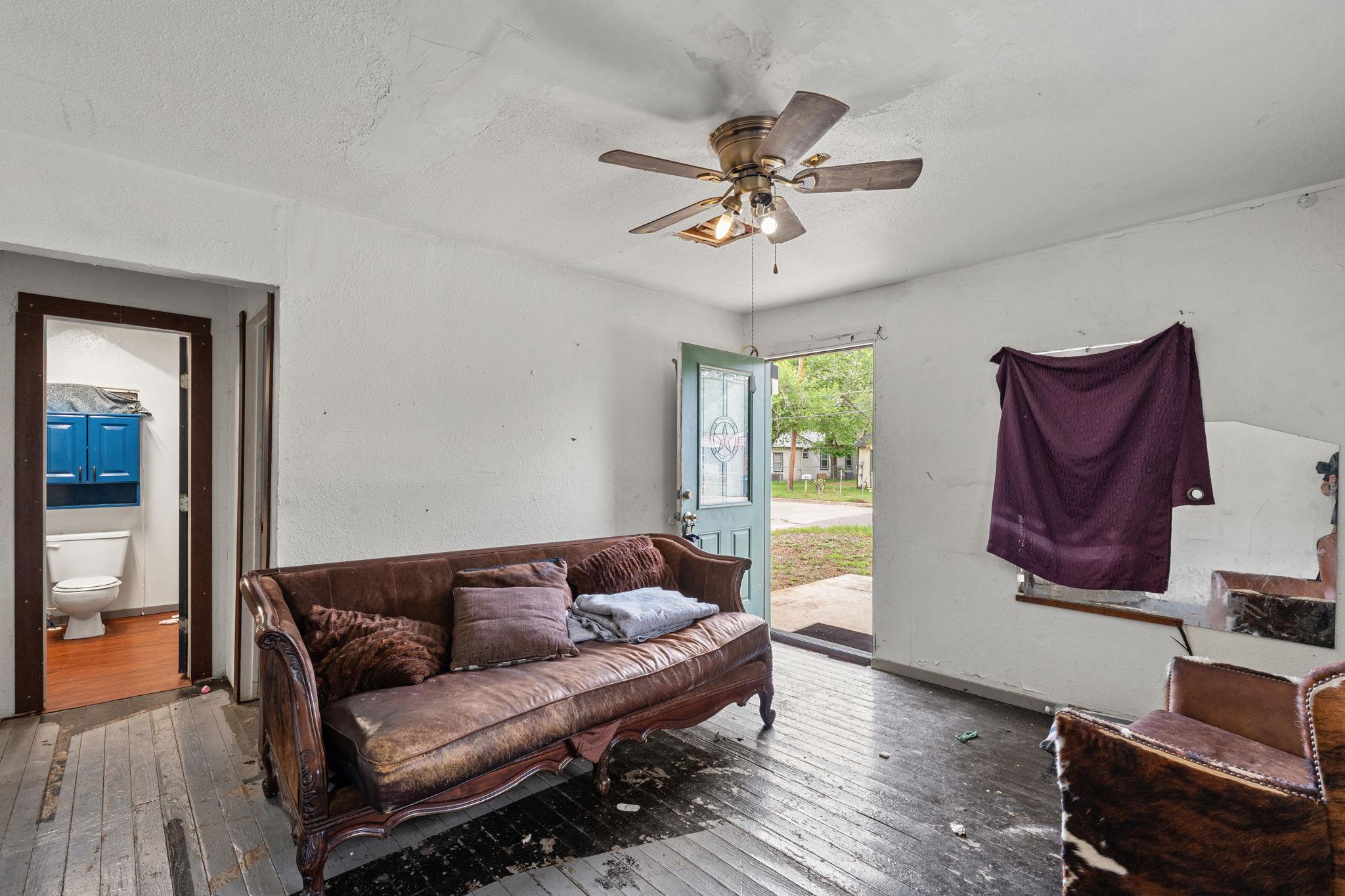 1130 Gravel St Property Photo 5