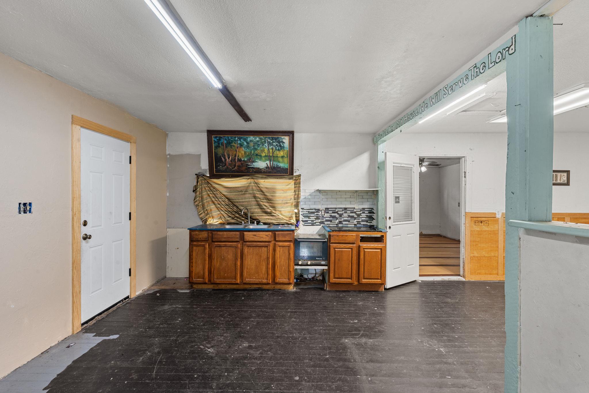 1130 Gravel St Property Photo 6