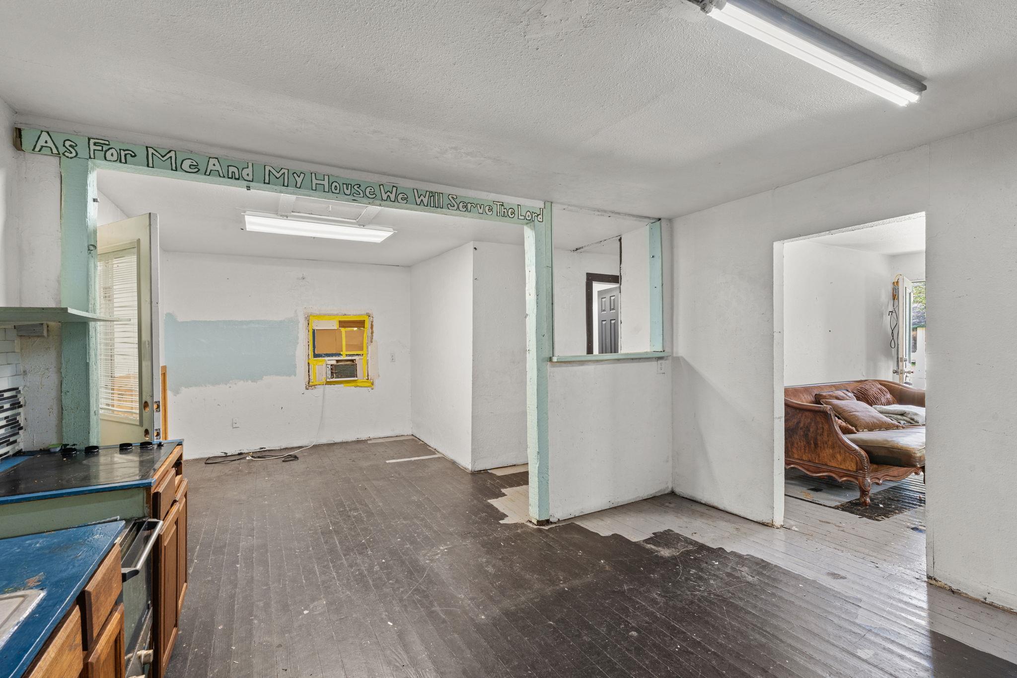 1130 Gravel St Property Photo 7