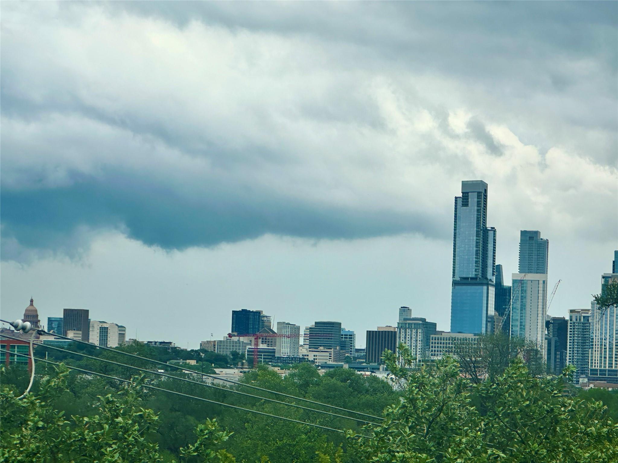 2501 Stratford Dr Property Photo 2