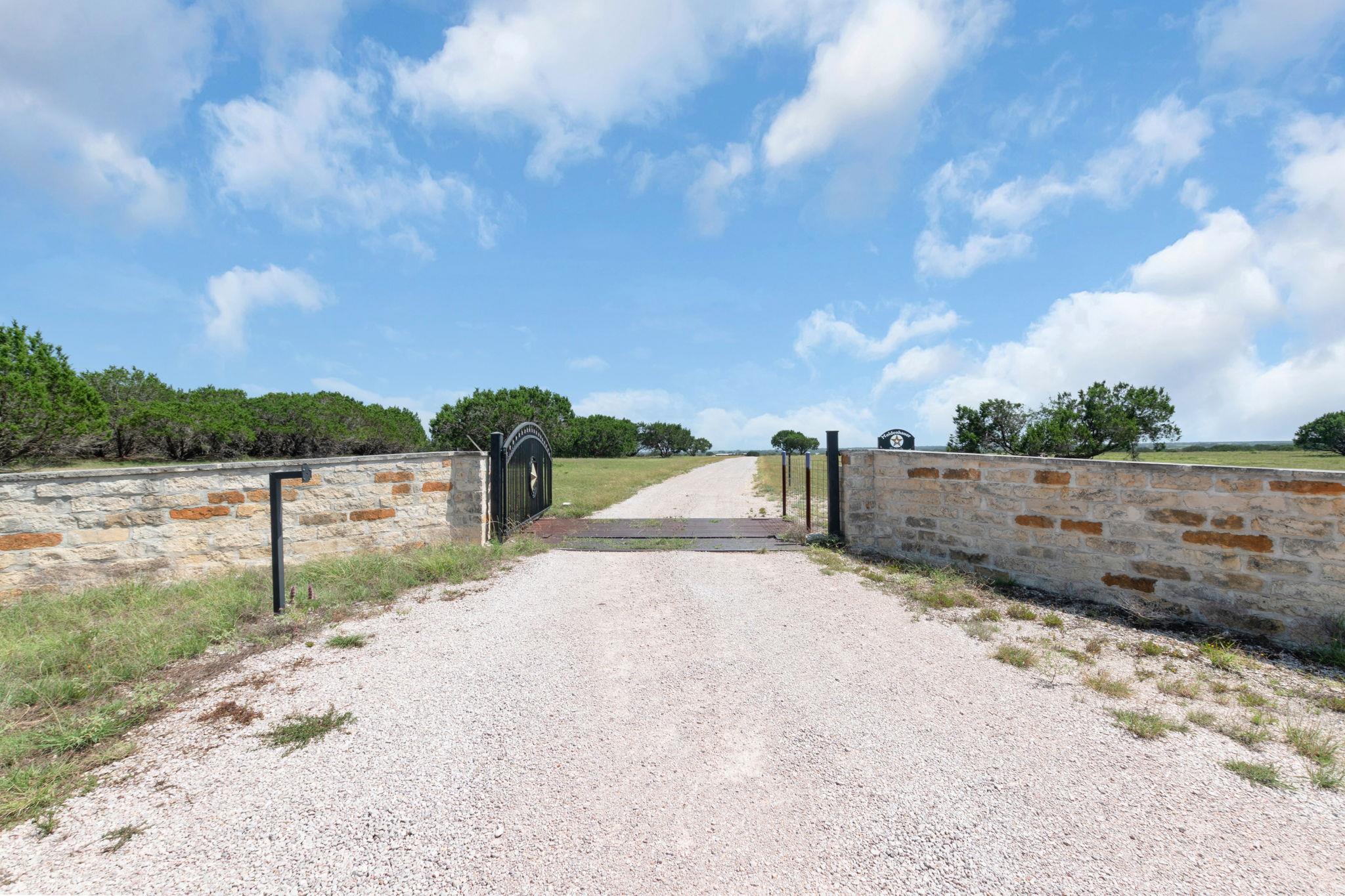 4560383 Property Photo 2