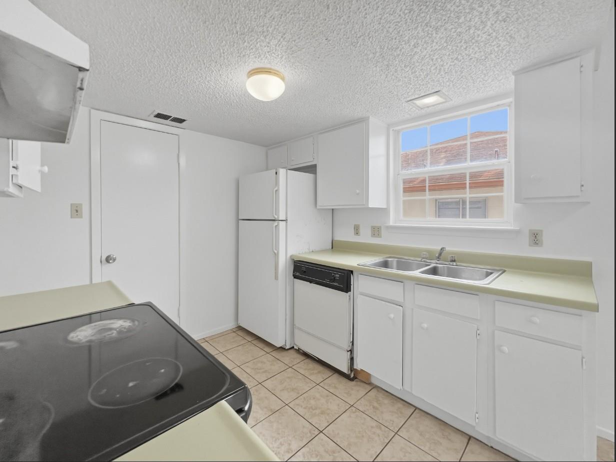 3427 Willowrun Dr #d Property Photo 3