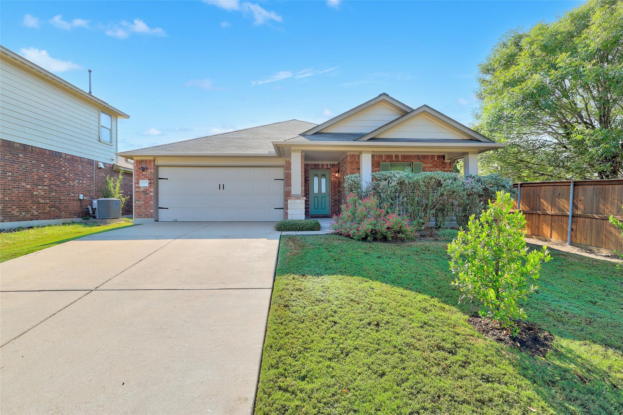 18601 Willie Dr Property Photo 1