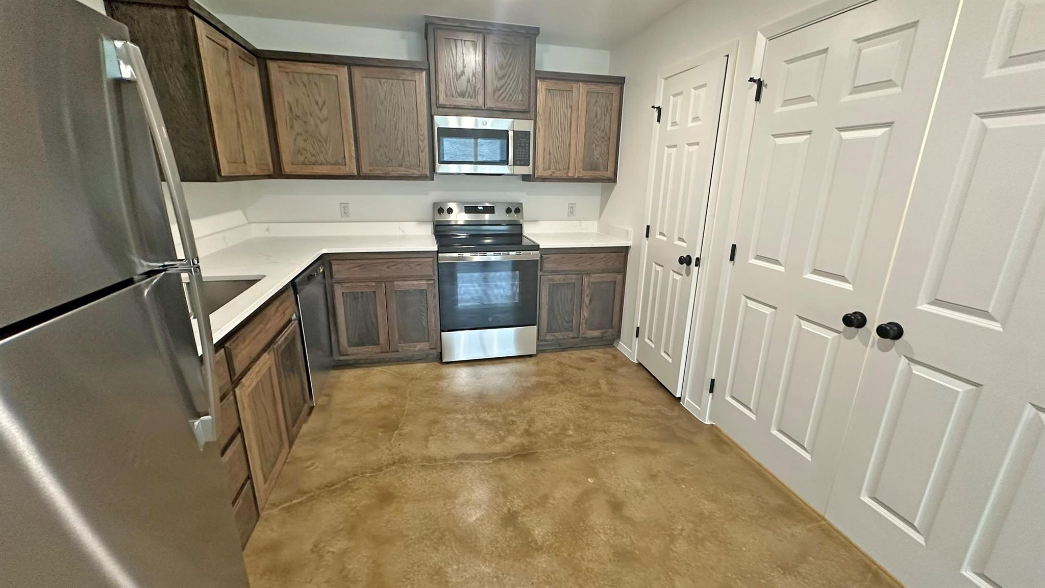 977 Cline Dr #a-b Property Photo 2