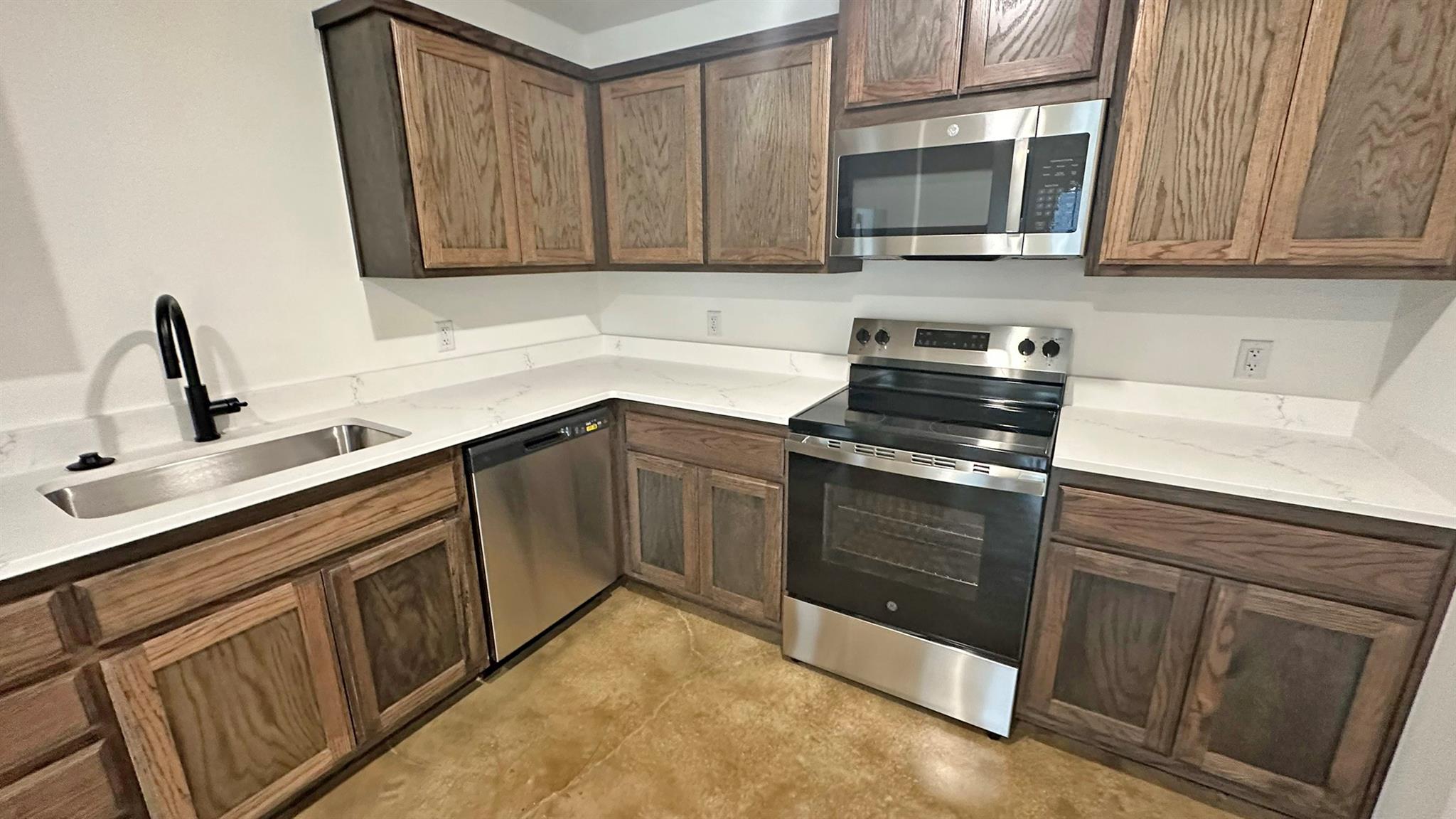 977 Cline Dr #a-b Property Photo 3