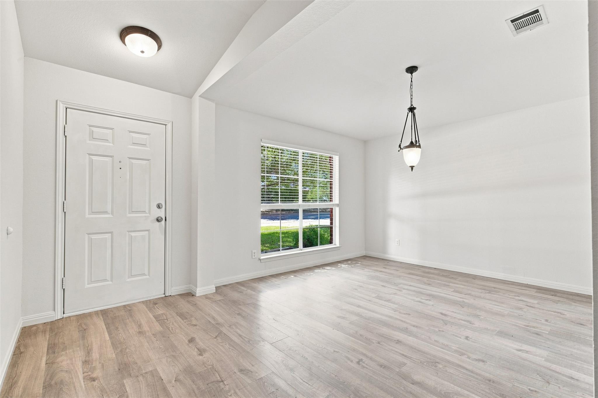2517 Vernell Way Property Photo 5