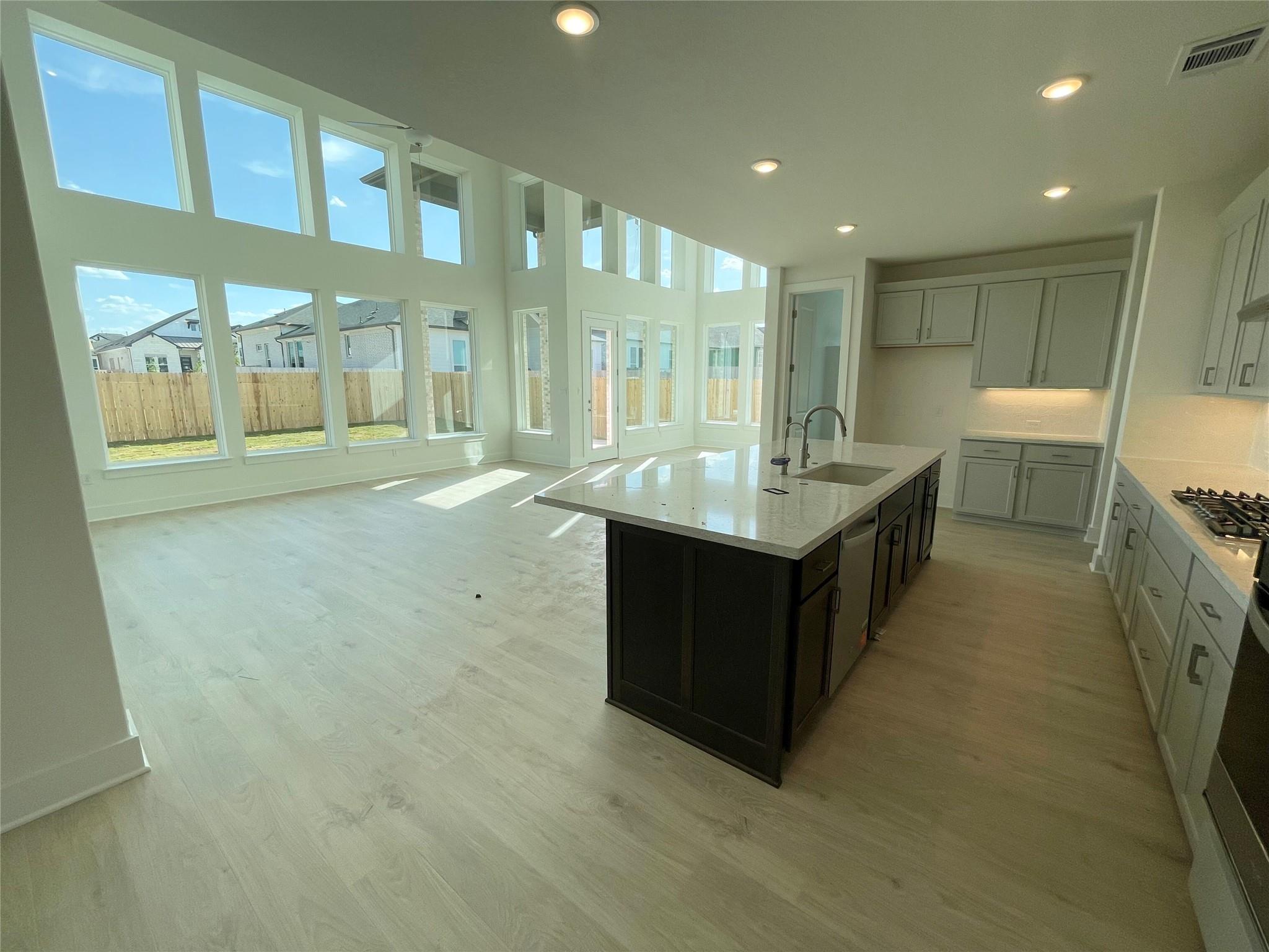 17313 Lisa Samuels Dr Property Photo 8