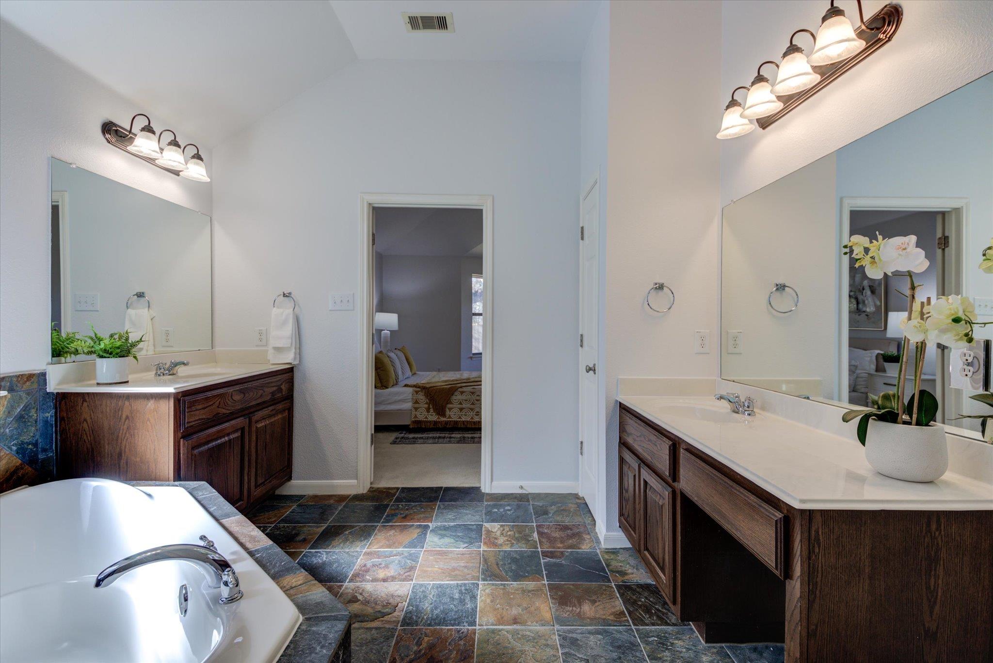 11217 Cap Stone Dr Property Photo 16