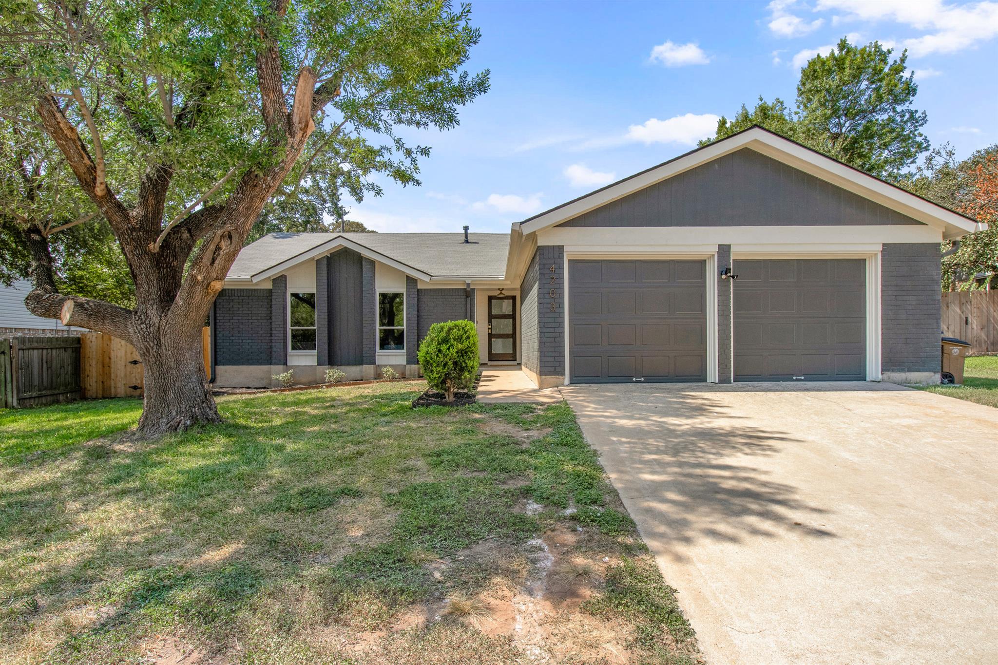 4203 Oak Creek Dr Property Photo 1