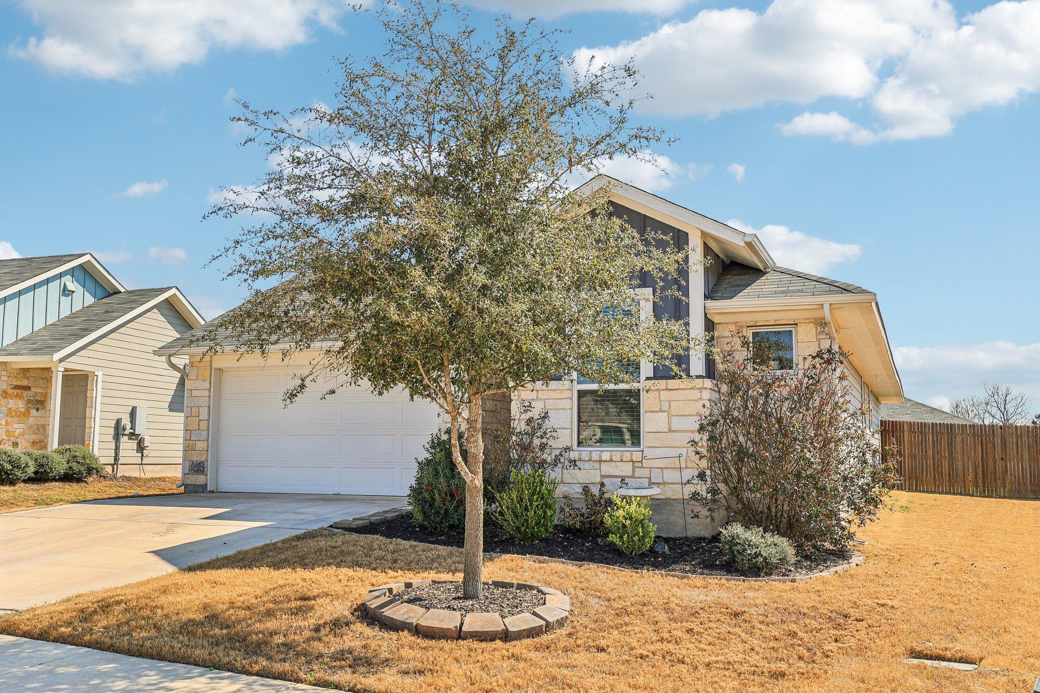 111 Insider Loop Property Photo 2