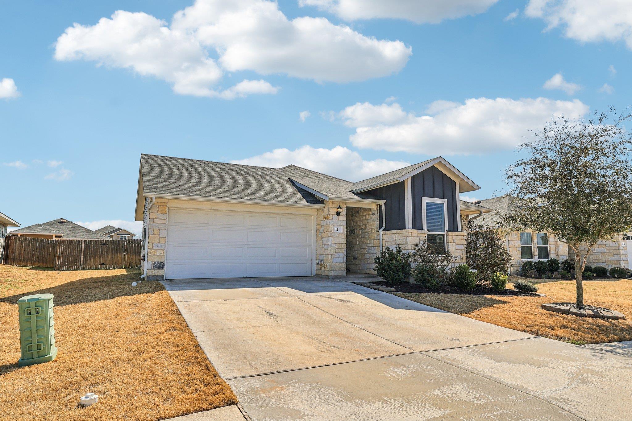 111 Insider Loop Property Photo 3