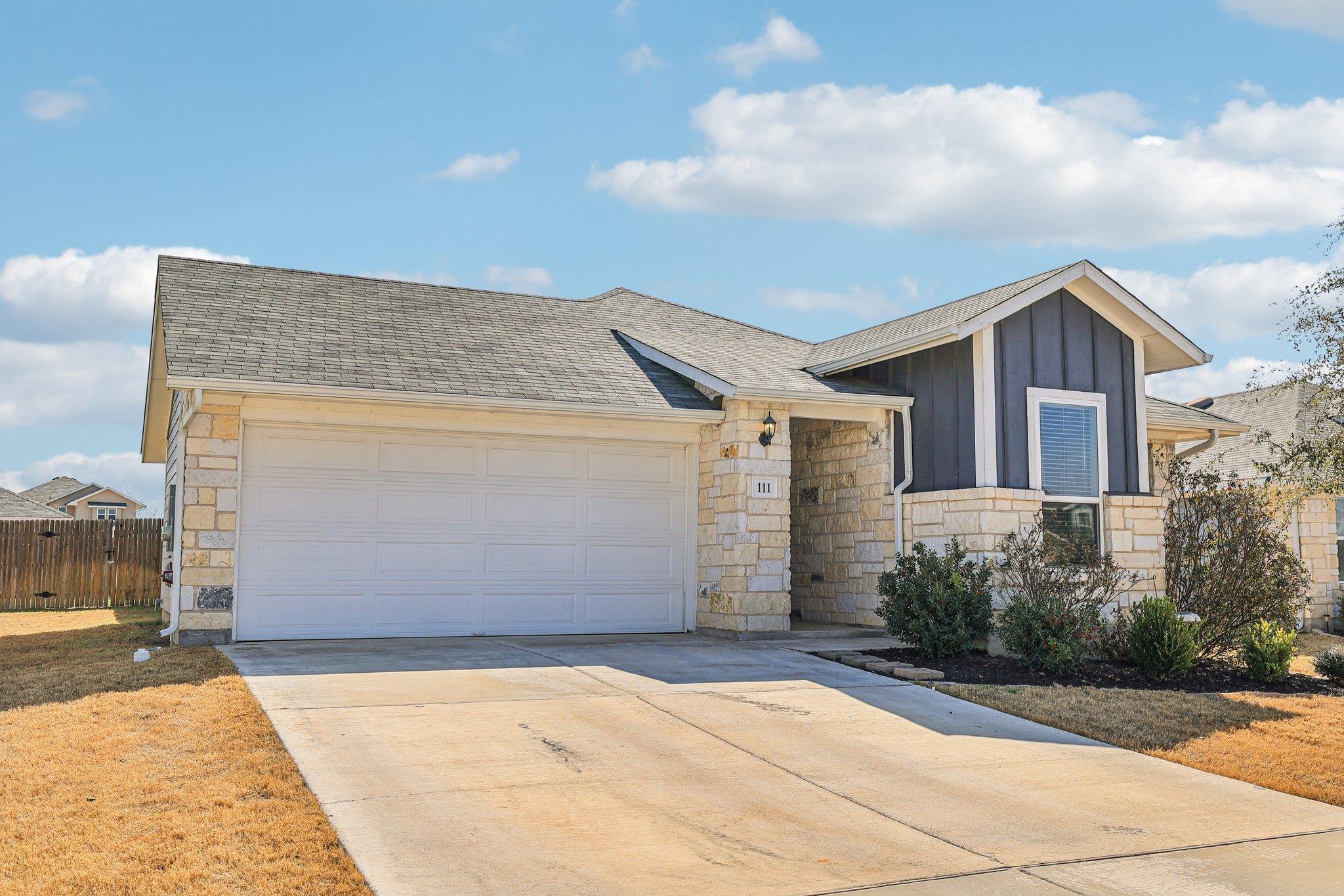 111 Insider Loop Property Photo 4