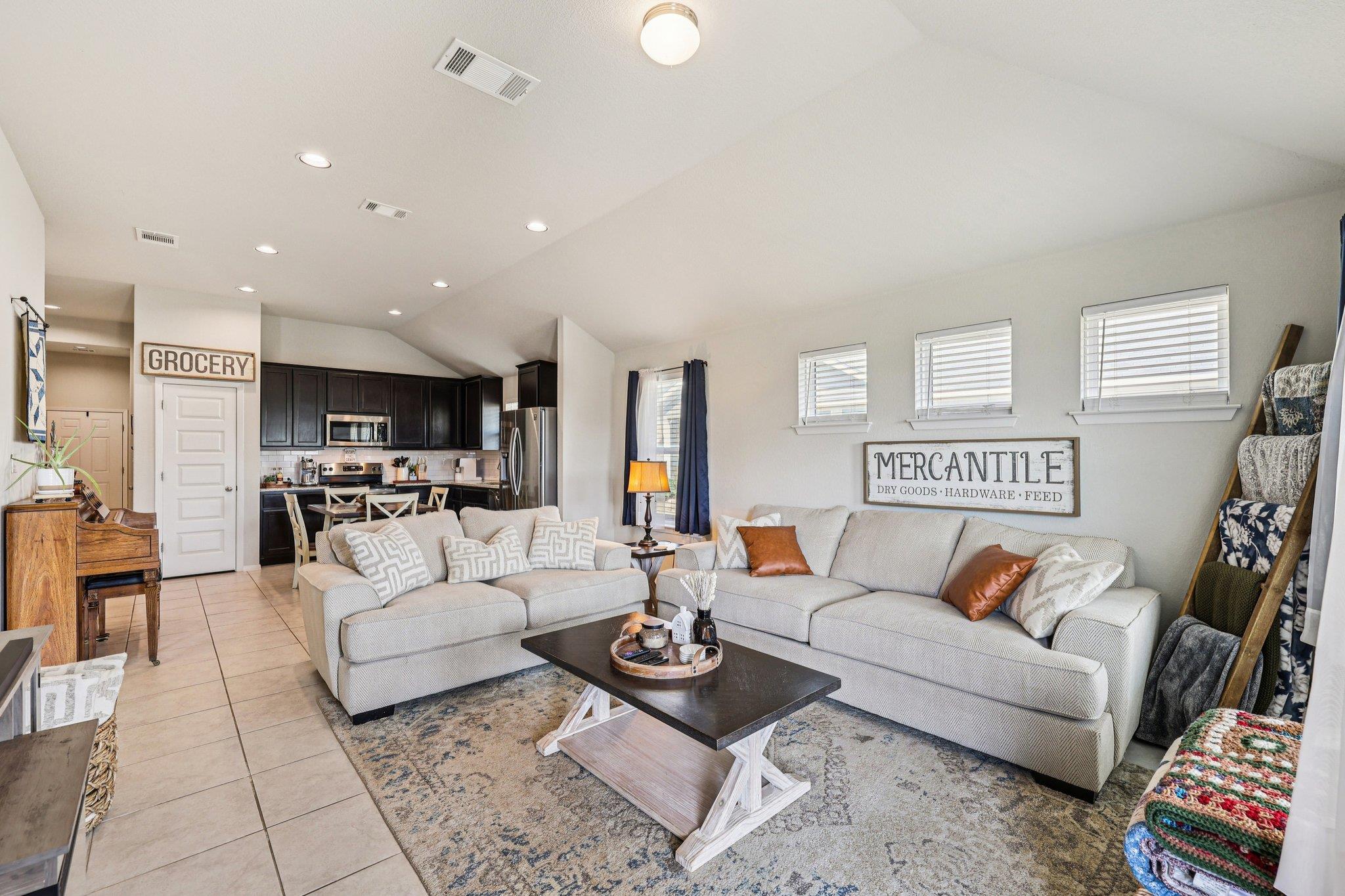 111 Insider Loop Property Photo 9