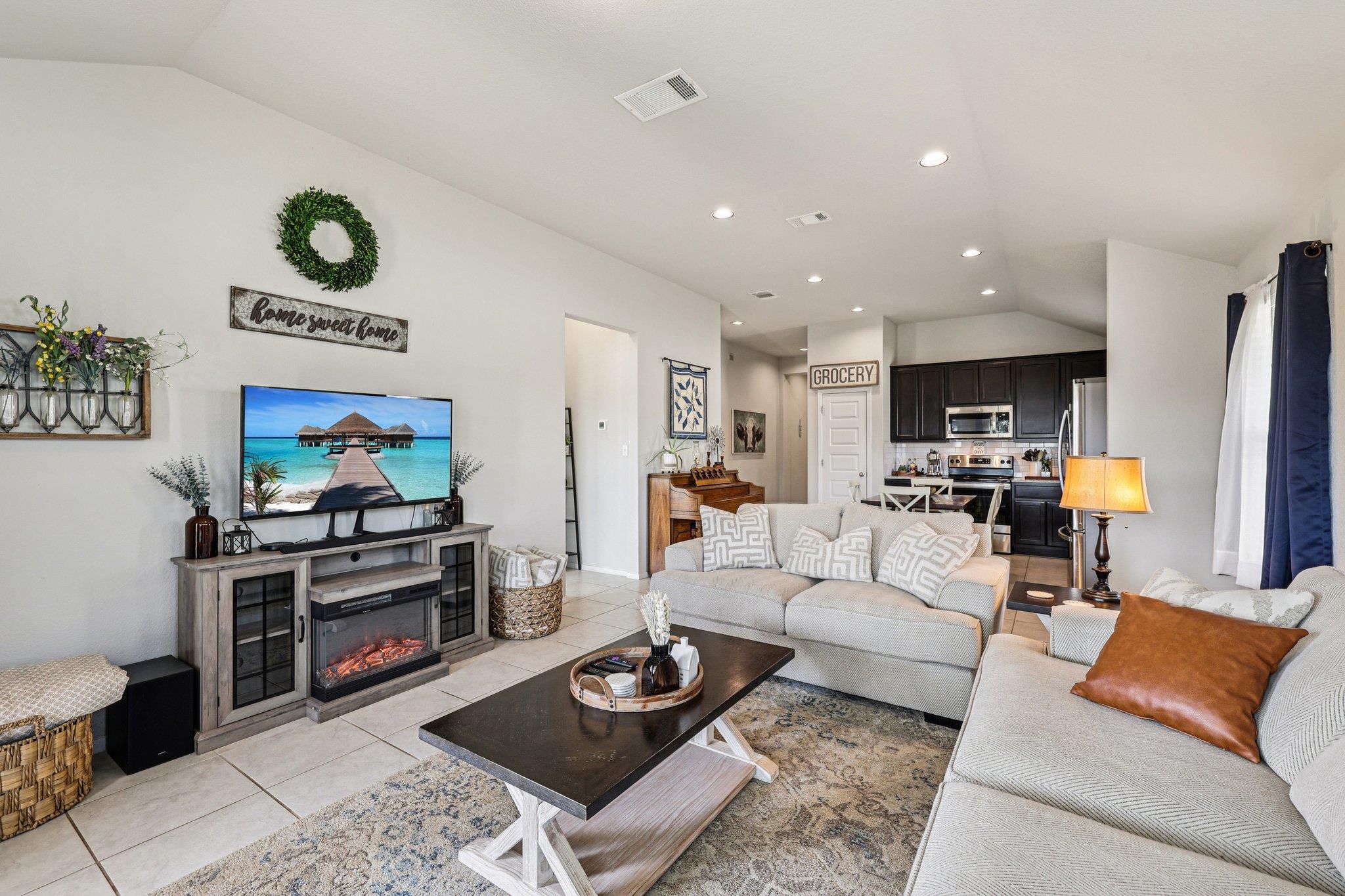 111 Insider Loop Property Photo 10