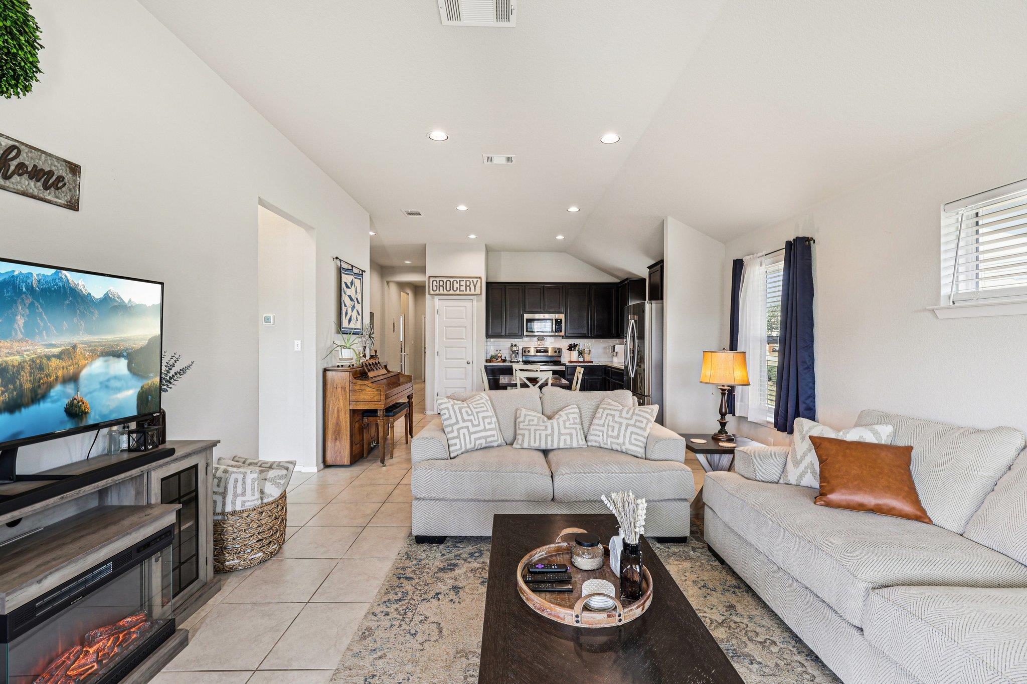 111 Insider Loop Property Photo 11