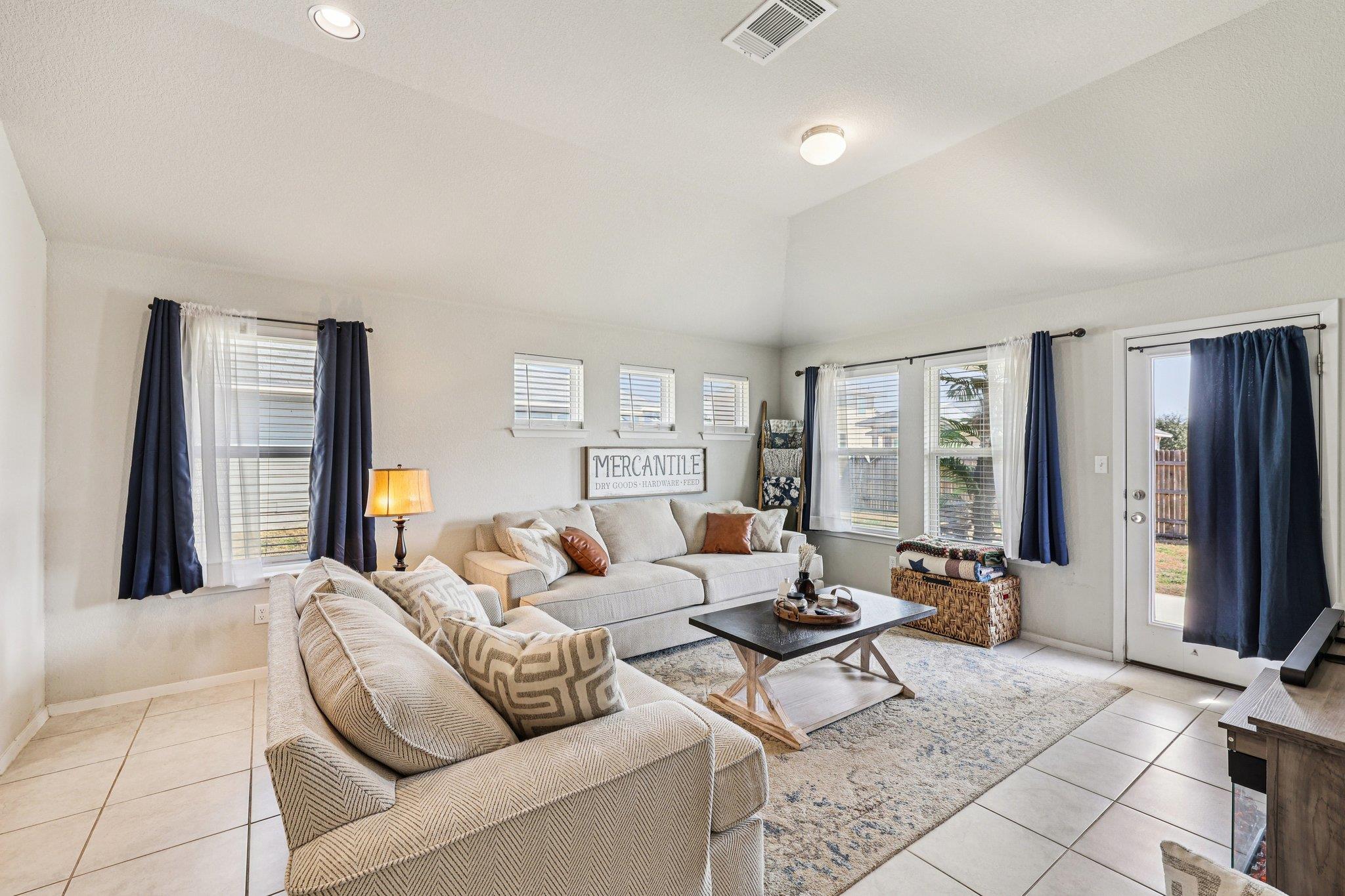 111 Insider Loop Property Photo 12