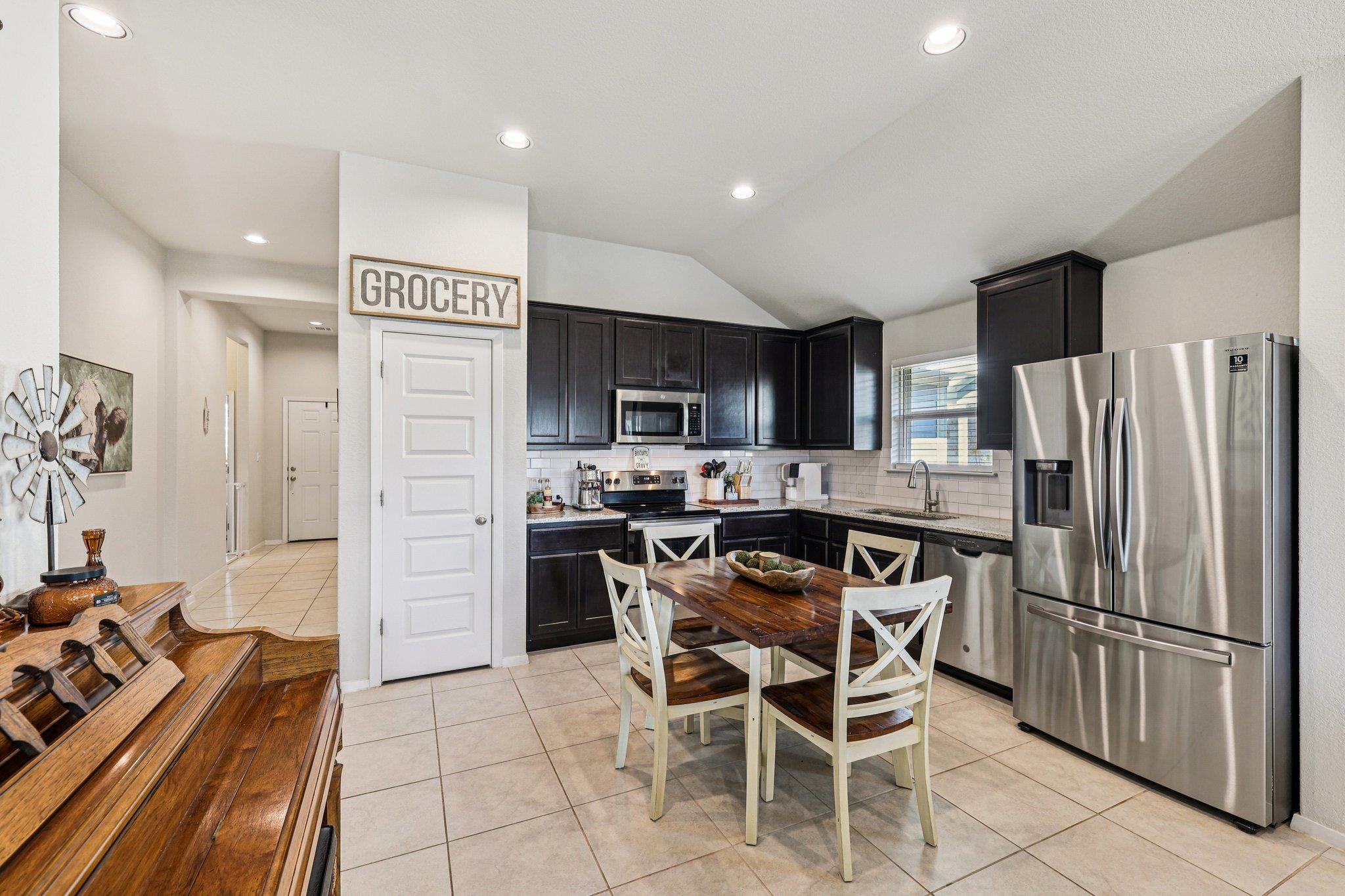 111 Insider Loop Property Photo 13