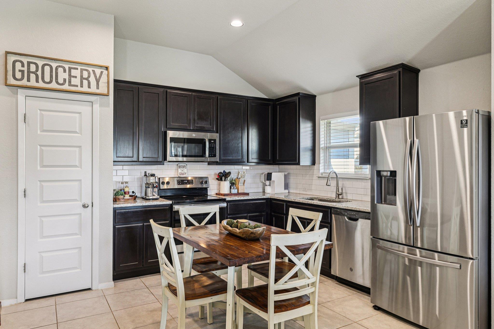111 Insider Loop Property Photo 14