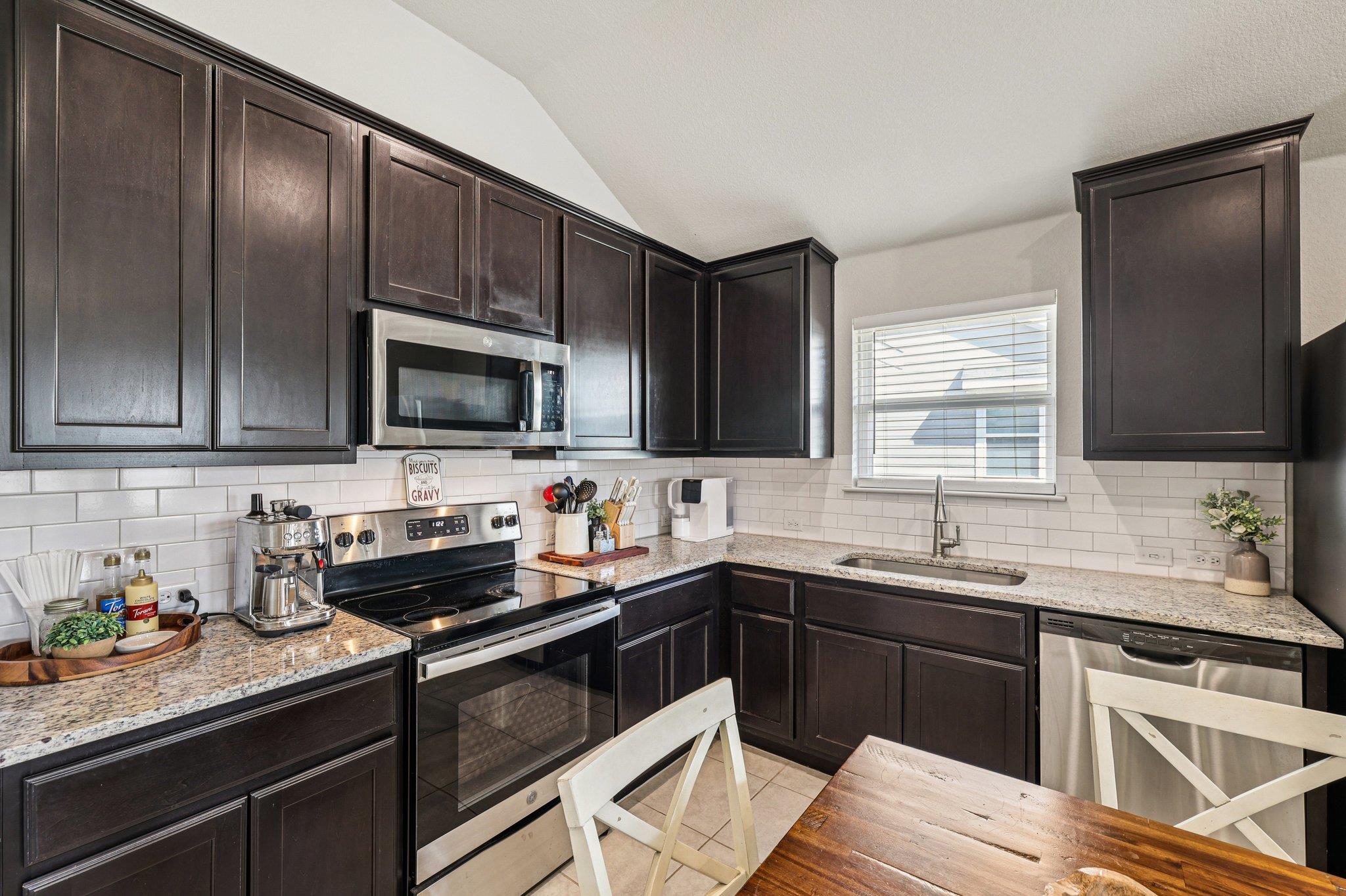 111 Insider Loop Property Photo 18