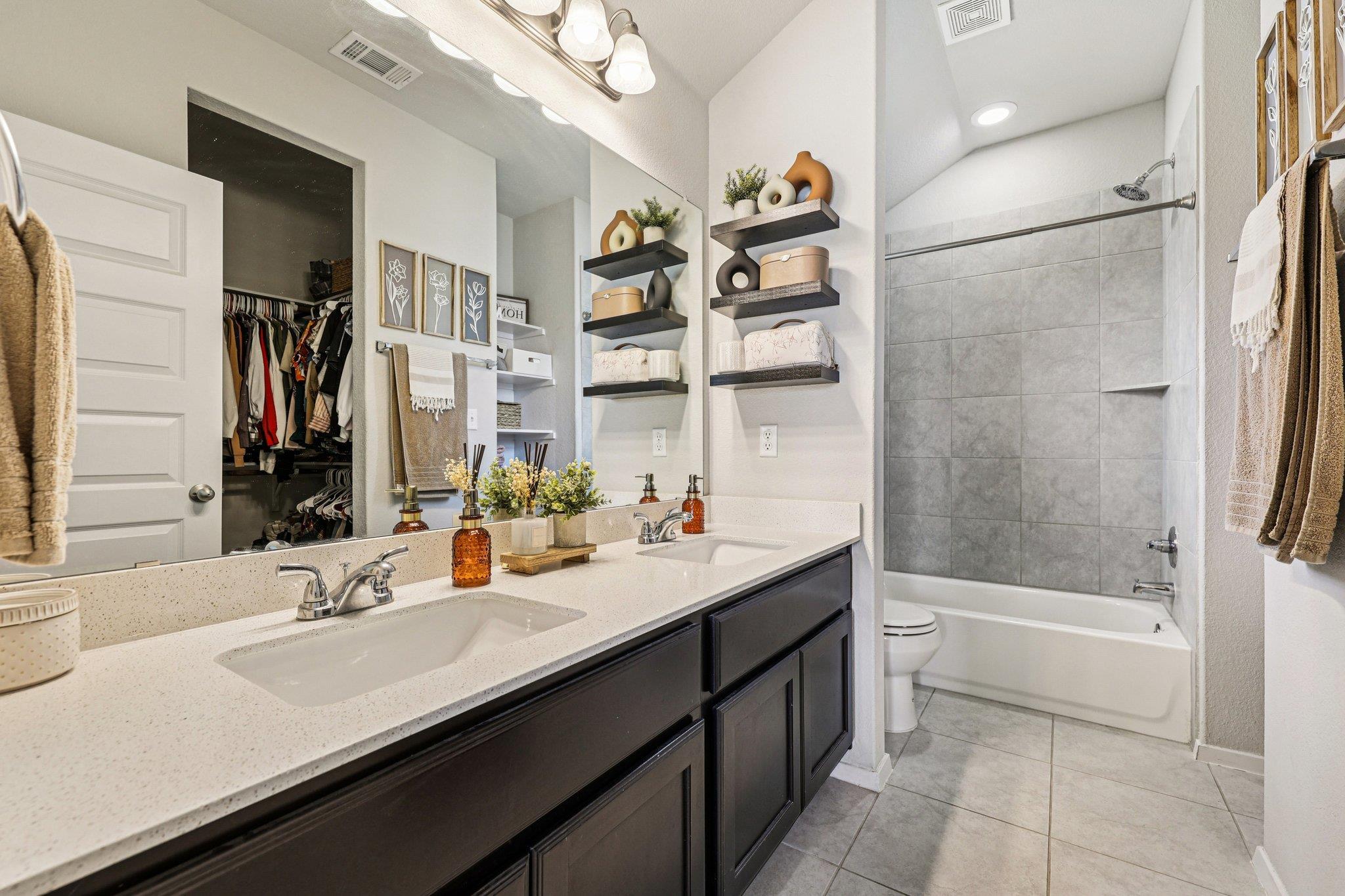 111 Insider Loop Property Photo 26