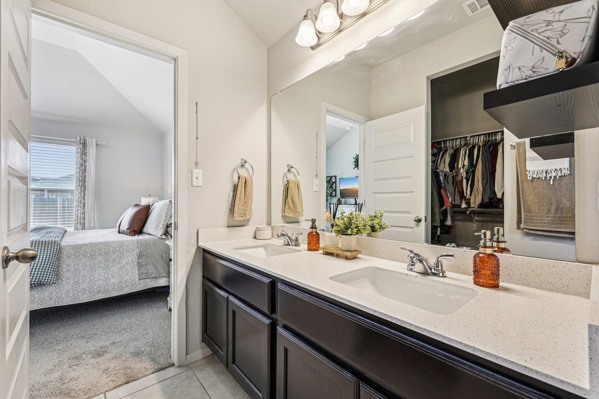 111 Insider Loop Property Photo 28