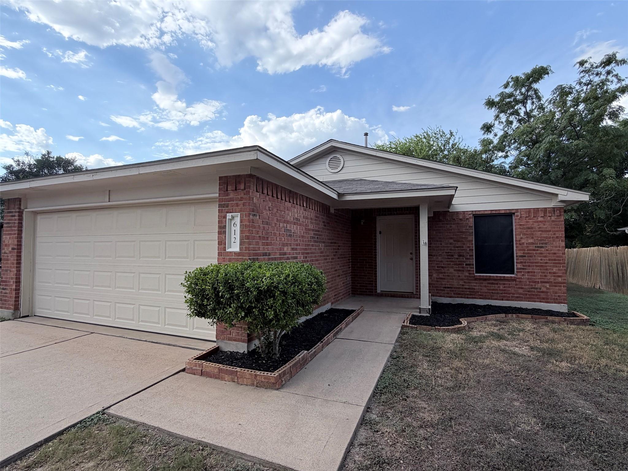 612 Elizabeth Ln Property Photo 1
