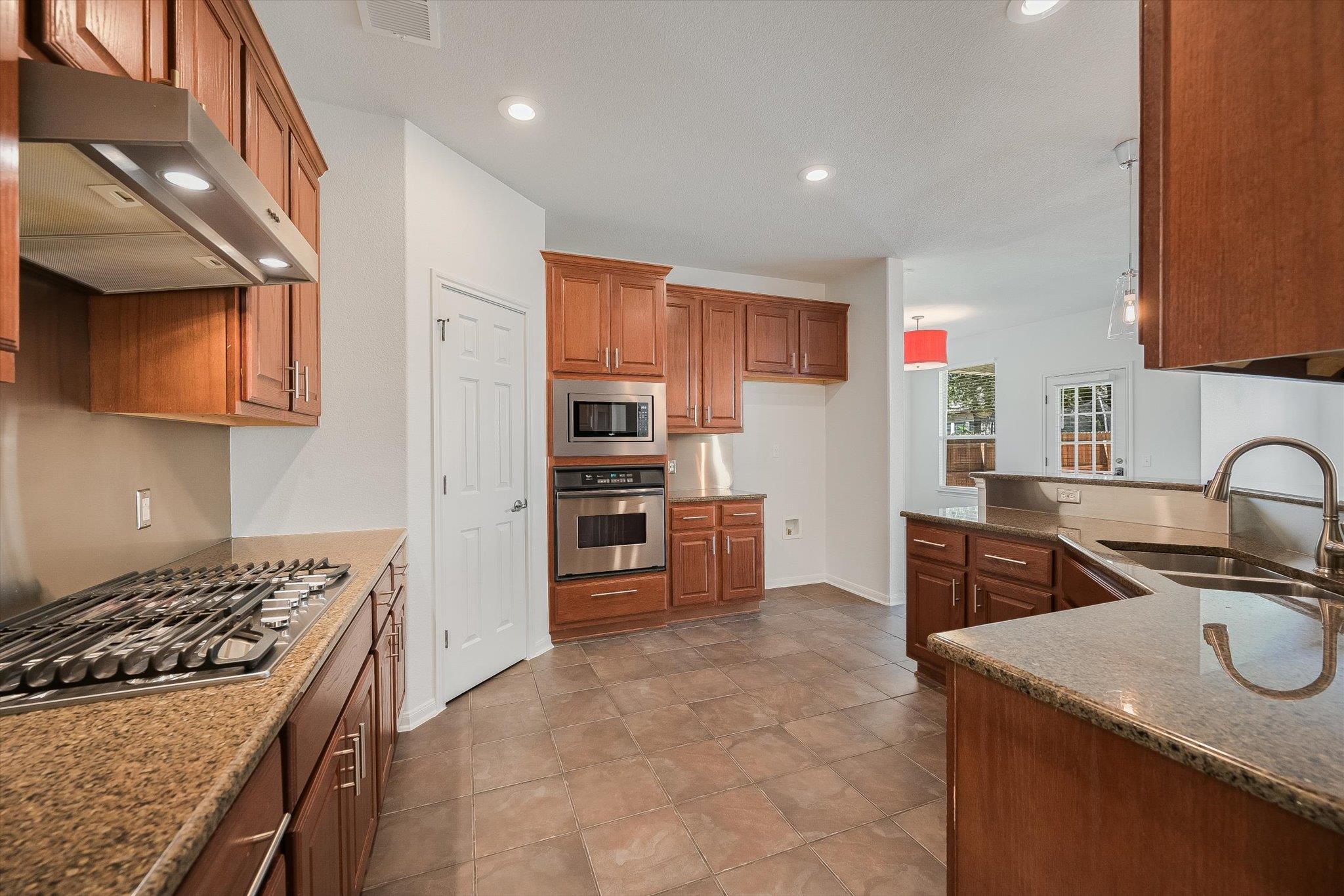 9316 Bavaria Ln Property Photo 8