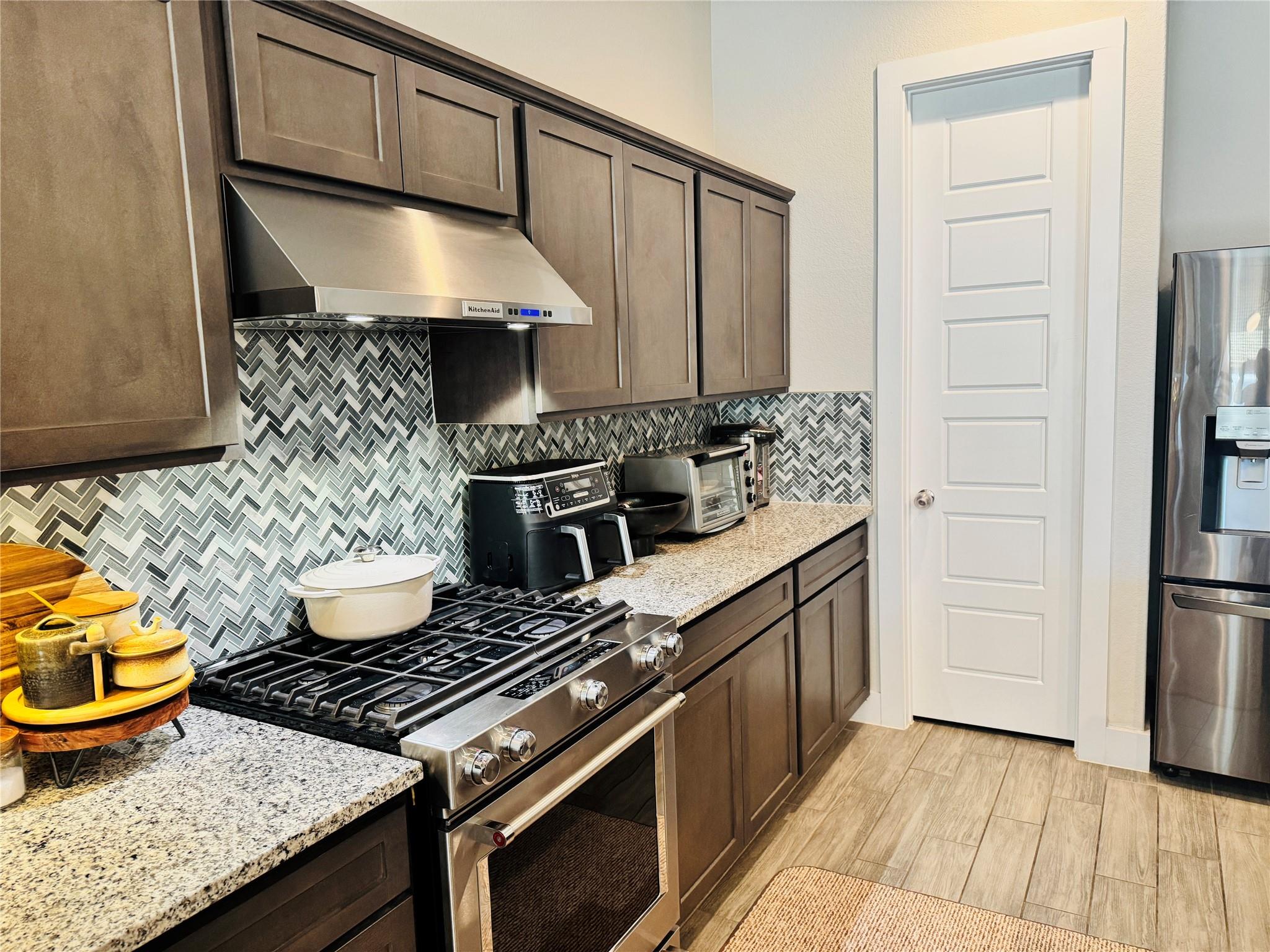 10900 American Mustang Loop Property Photo 14